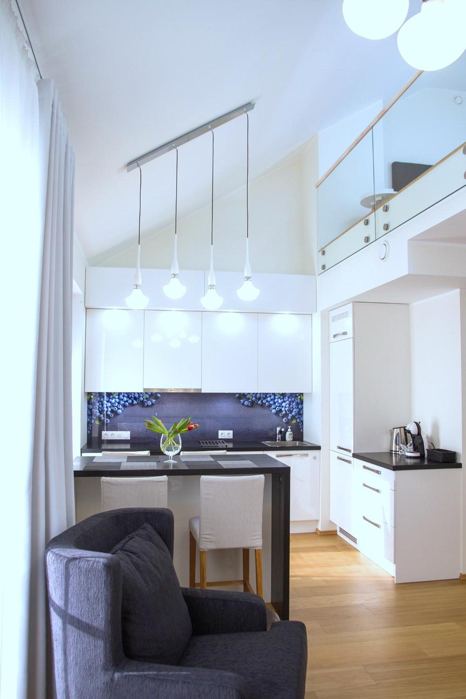 Apartment with Balcony - Photo 6