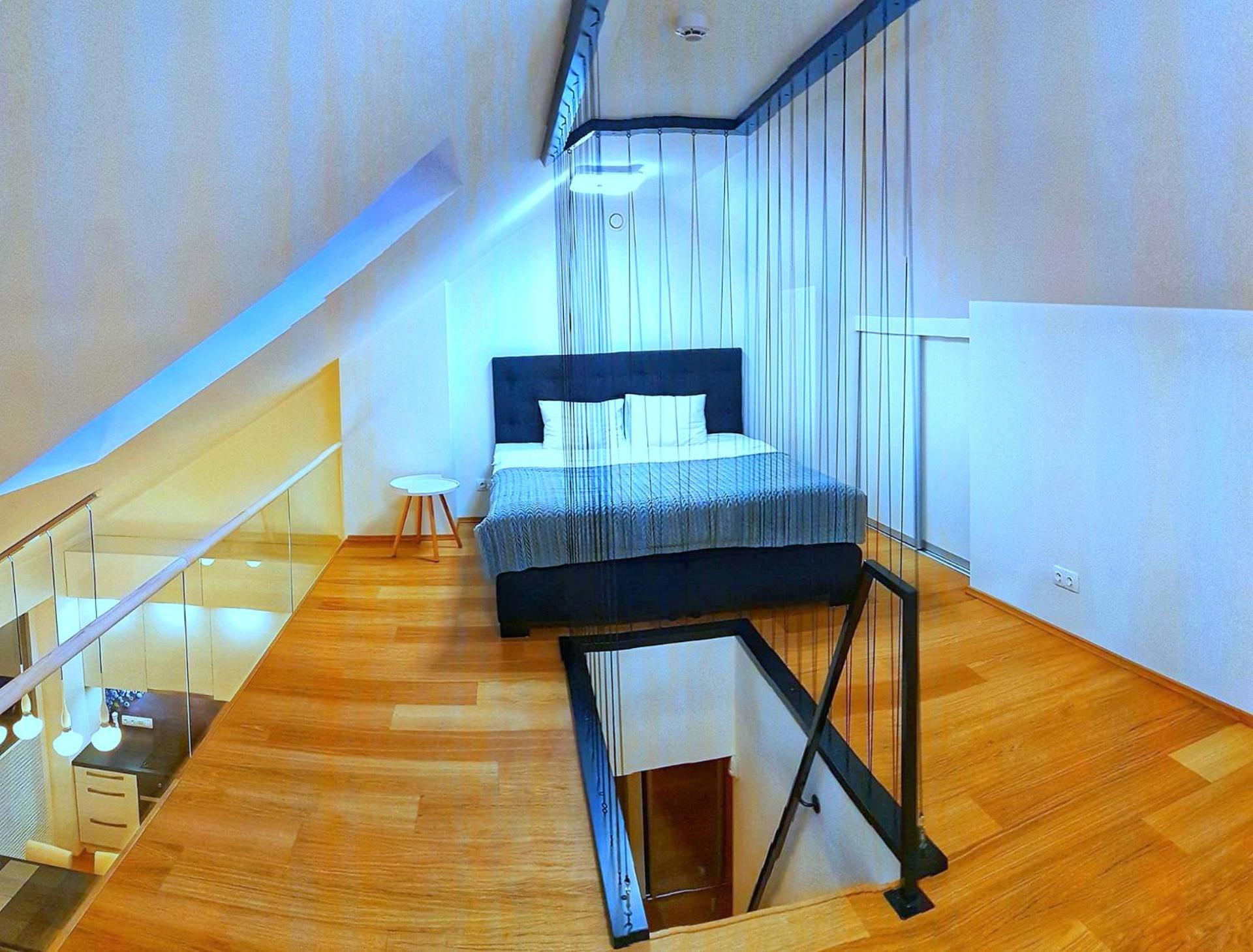 Apartment with Balcony - Photo 34