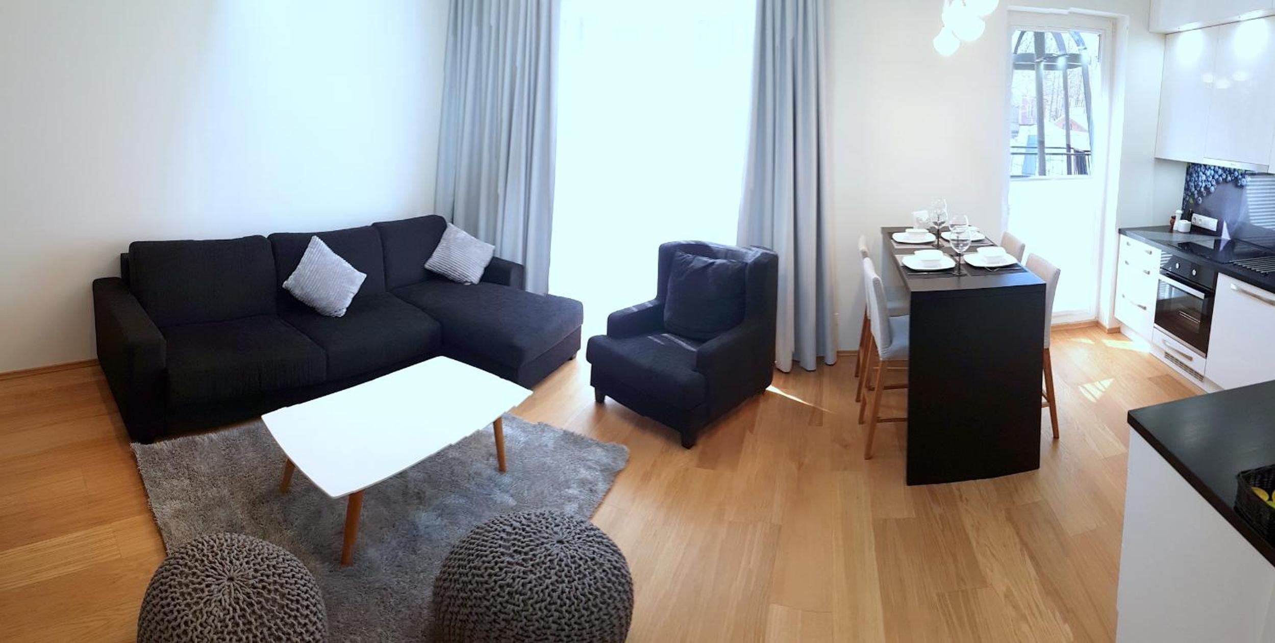 Apartment with Balcony - Photo 2
