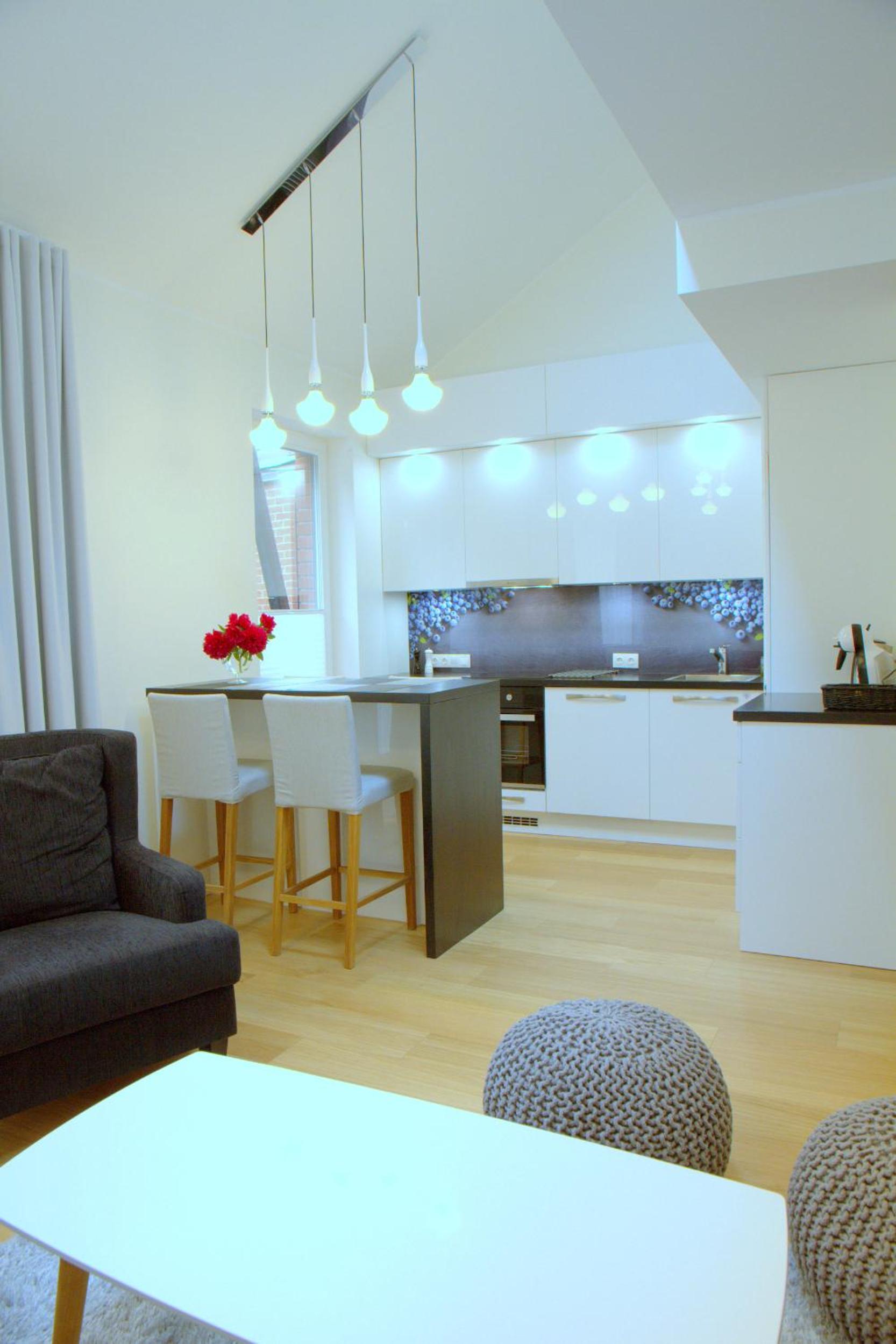 Apartment with Balcony - Photo 10