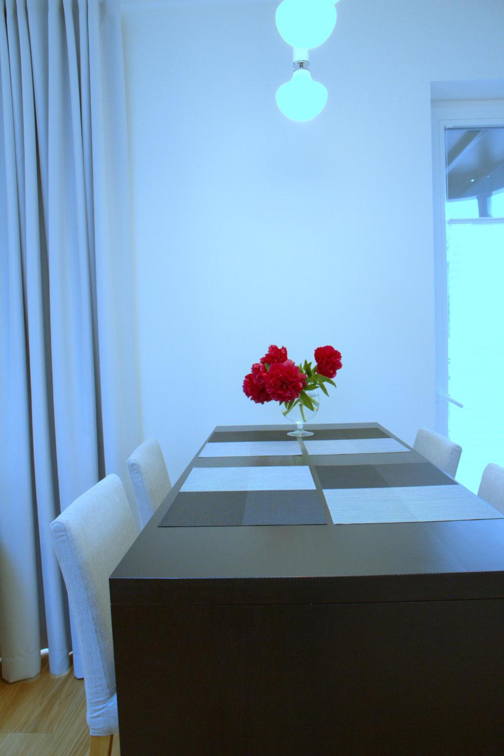 Apartment with Balcony - Photo 11