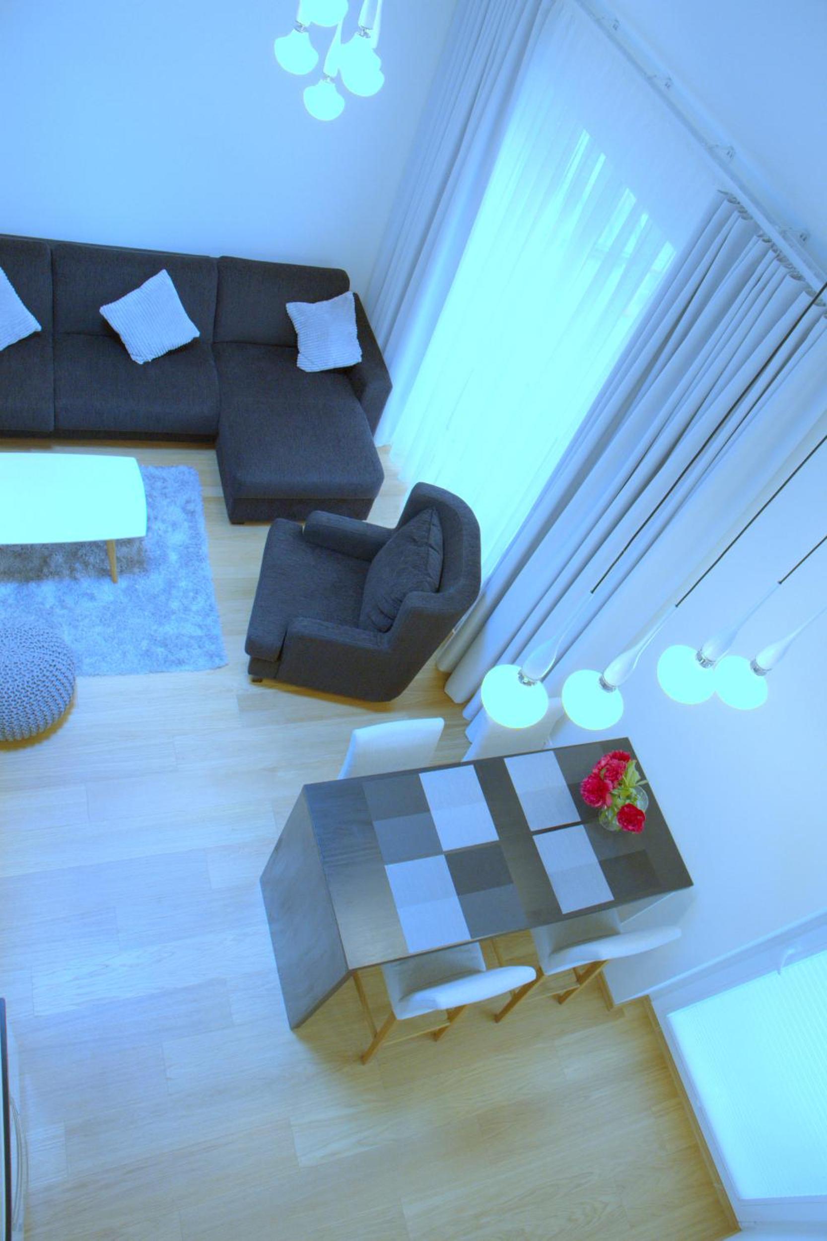 Apartment with Balcony - Photo 12