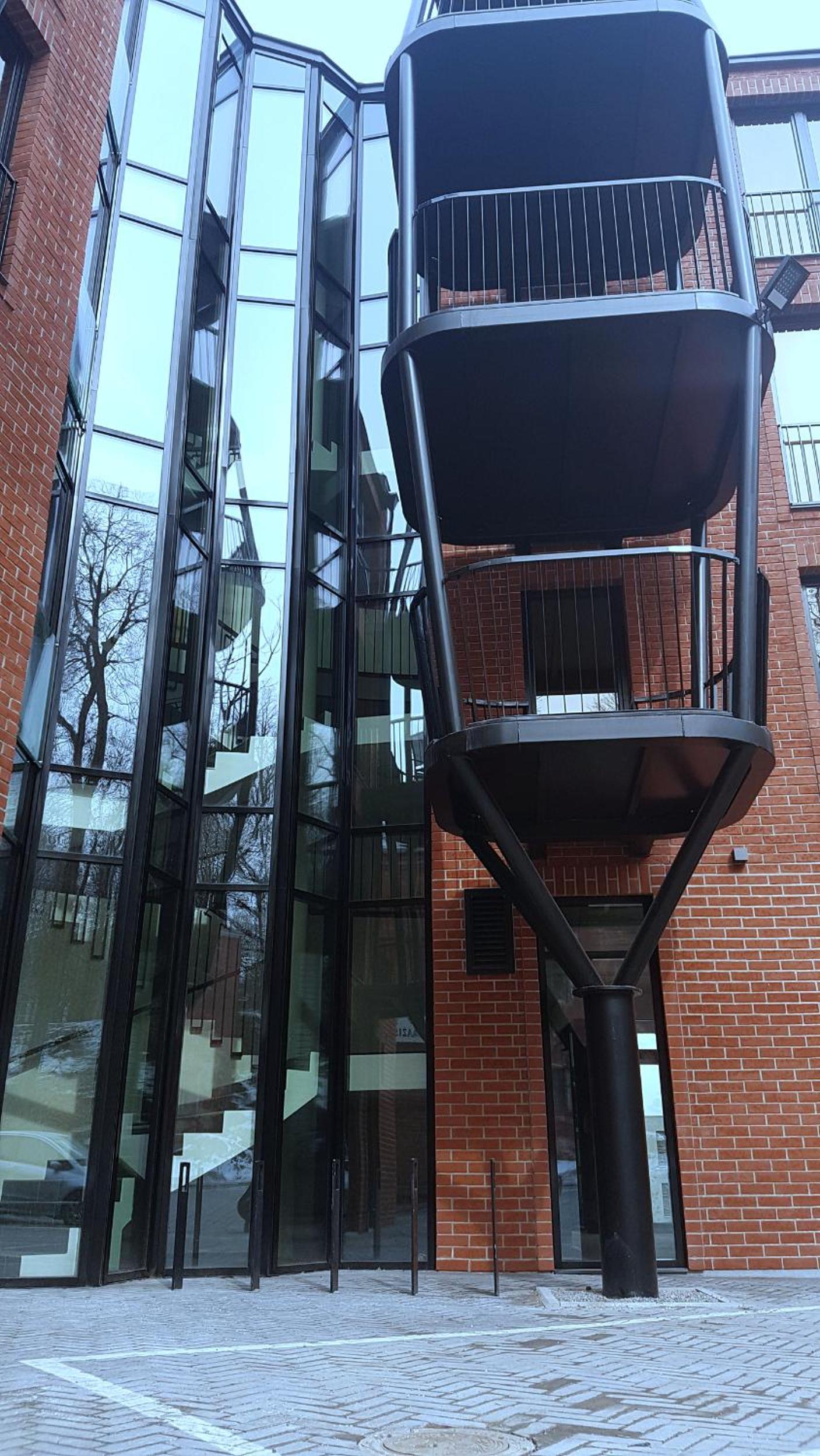 Apartment with Balcony - Photo 13