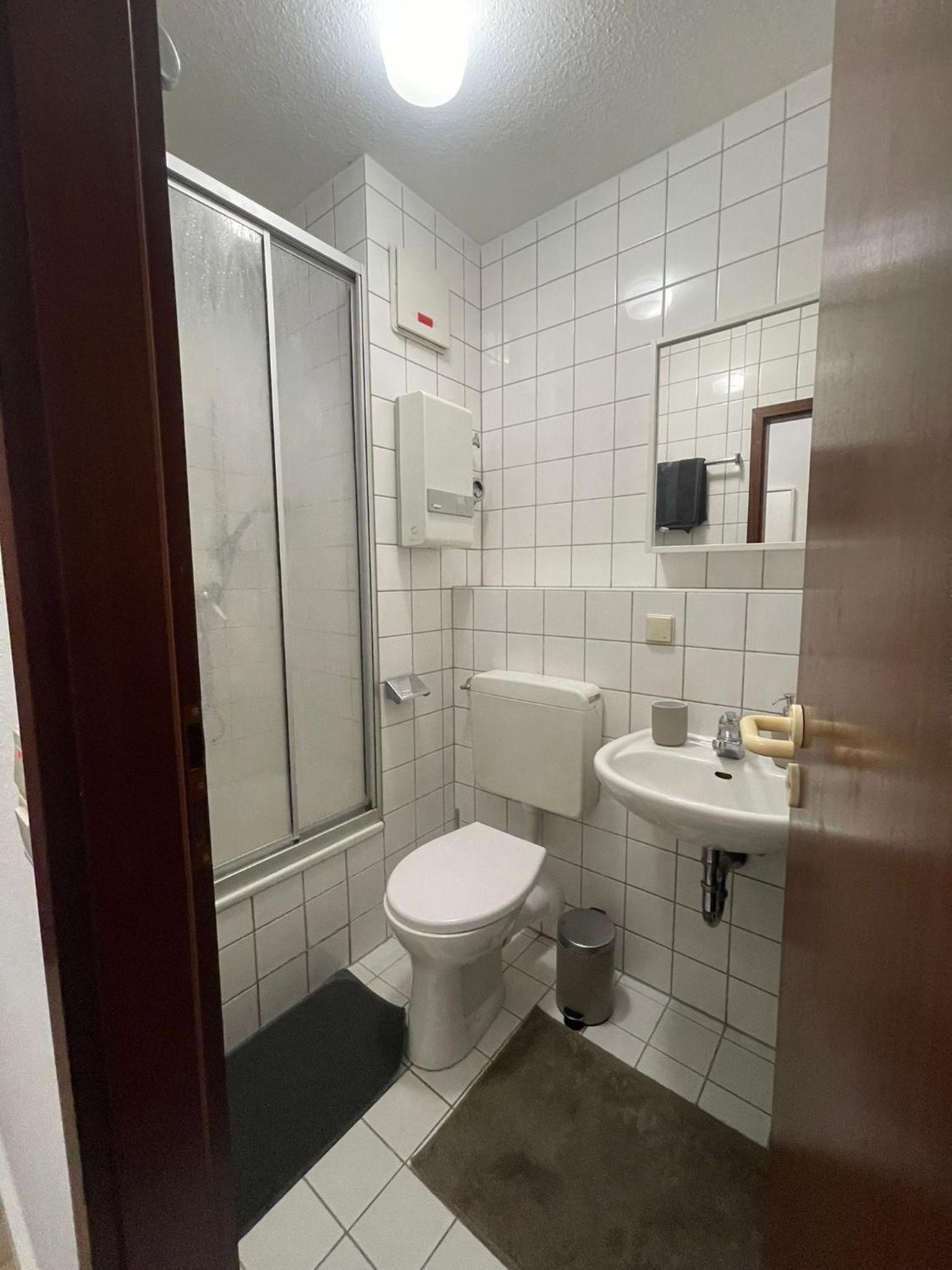 Single Room with Bathroom photo 3