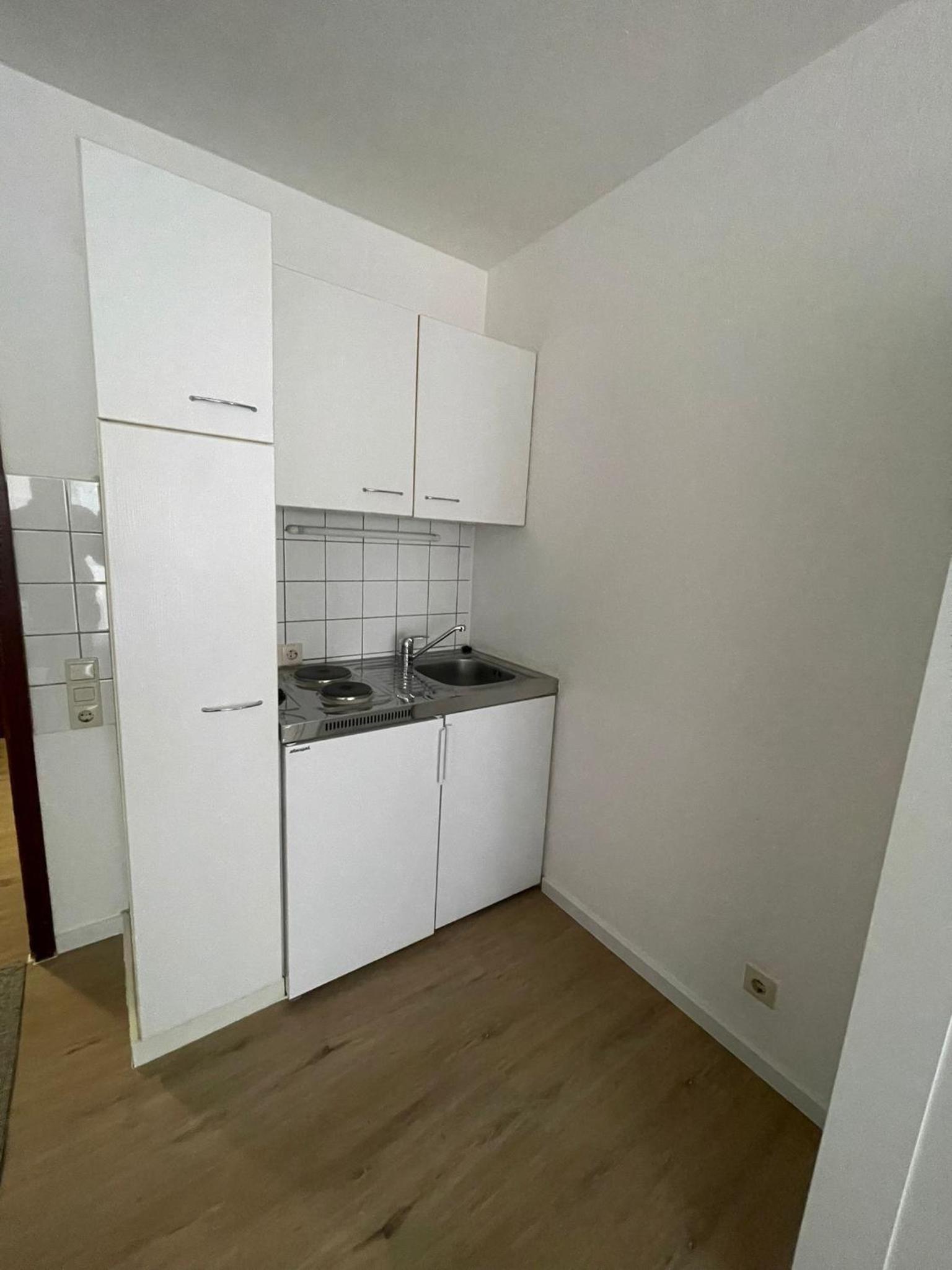 Single Room with Bathroom photo 2