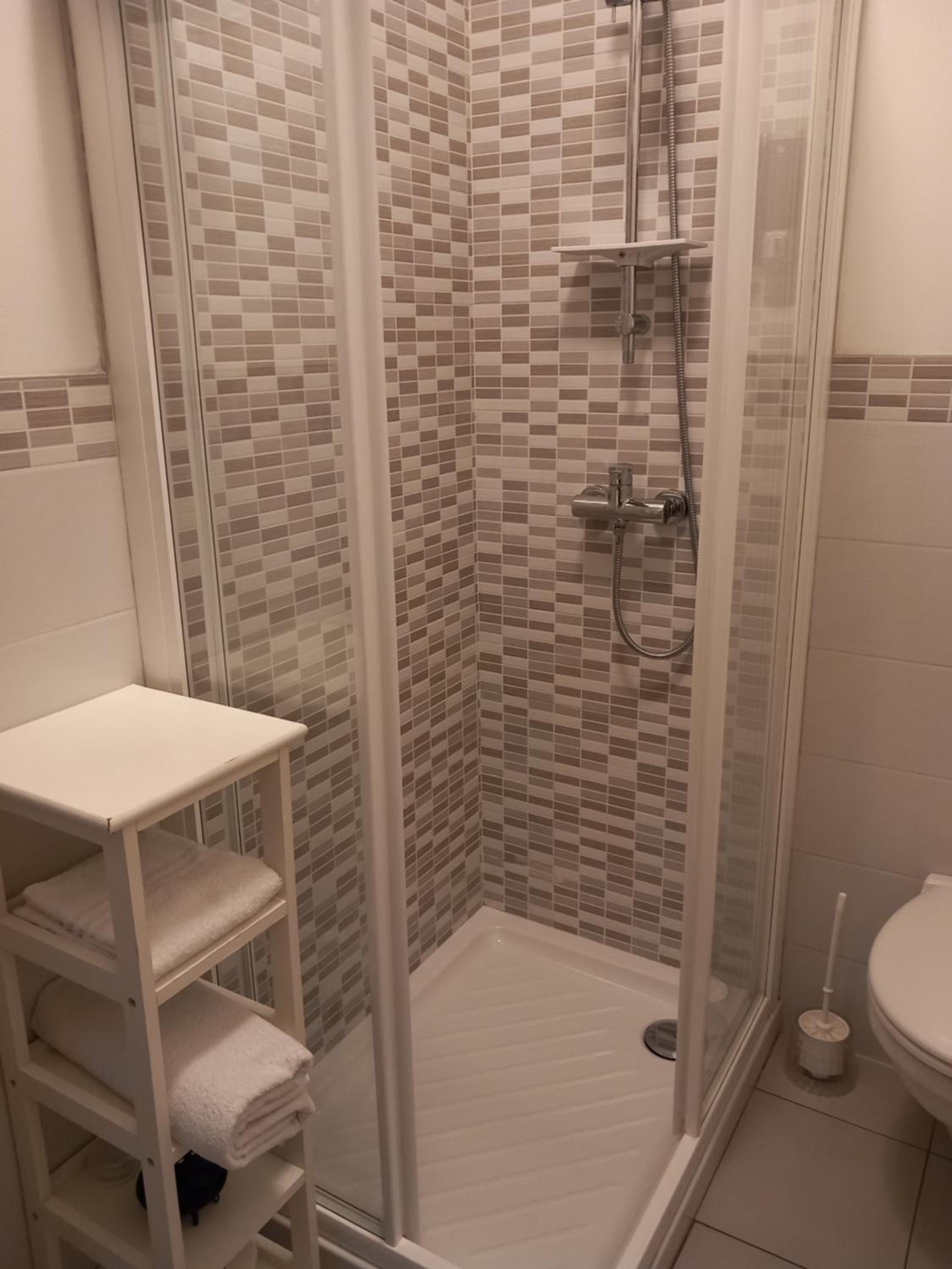 Economy Double or Twin Room with Private External Bathroom photo 2