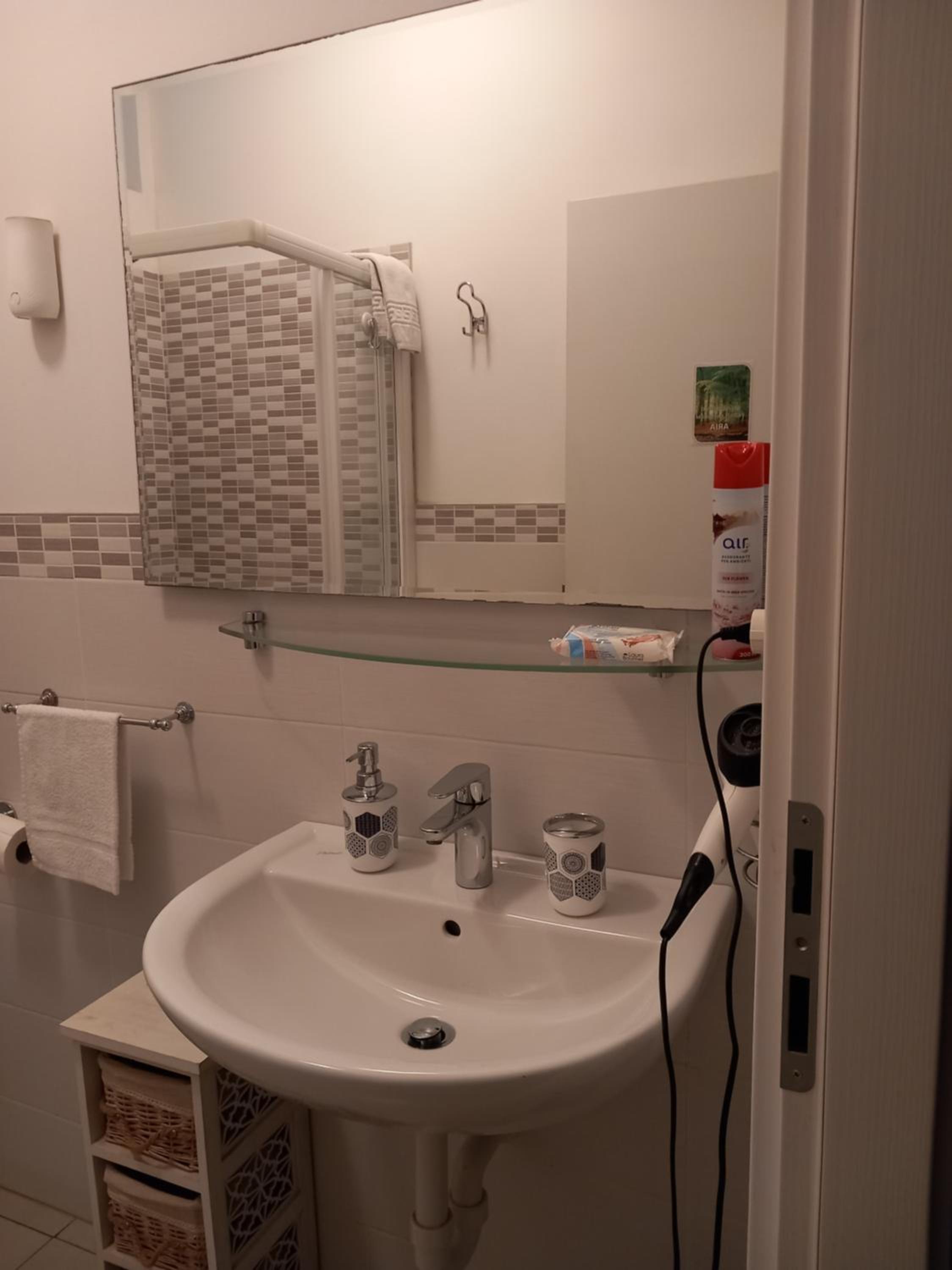 Economy Double or Twin Room with Private External Bathroom photo 3