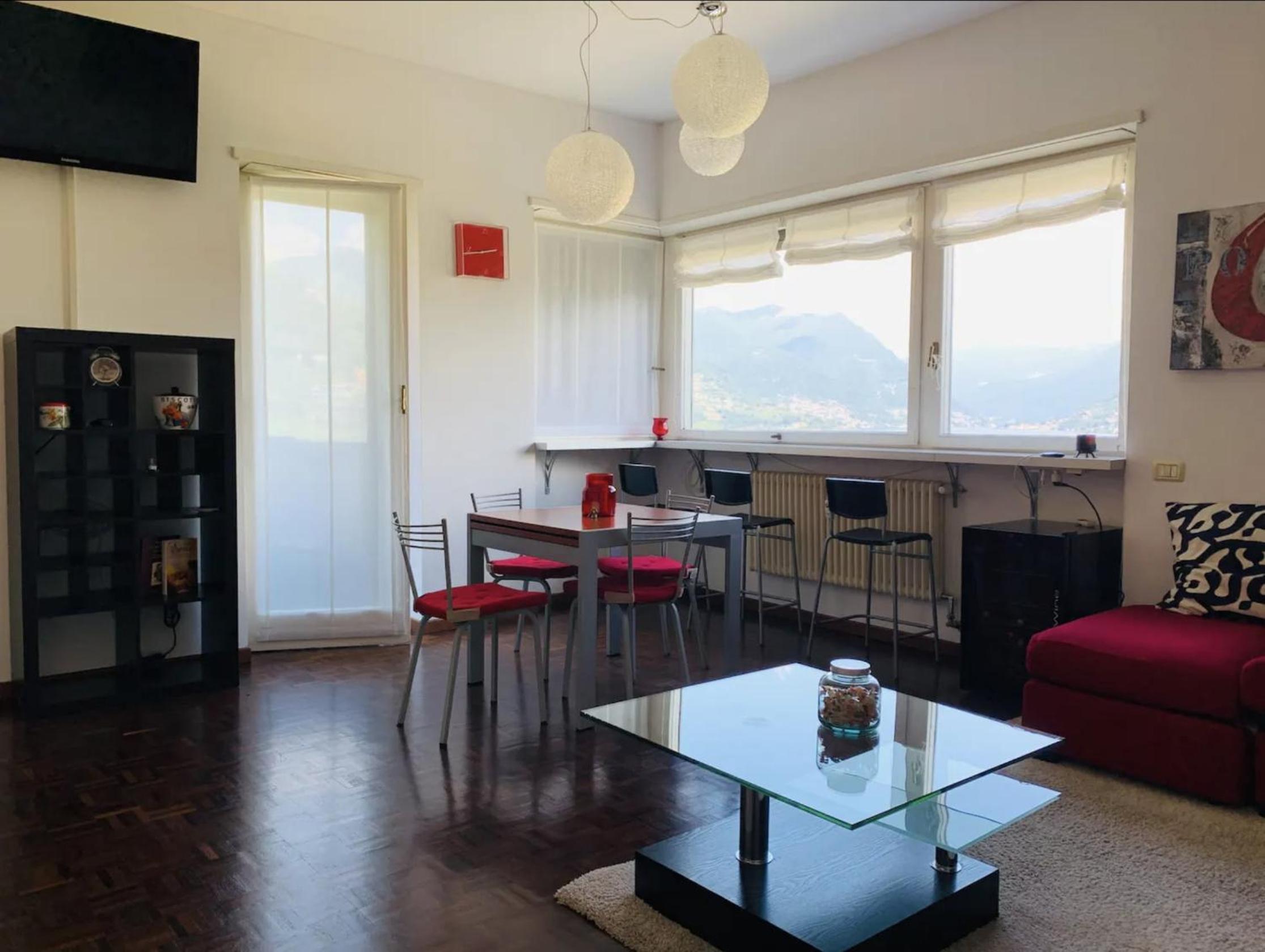 One-Bedroom Apartment with Lake View