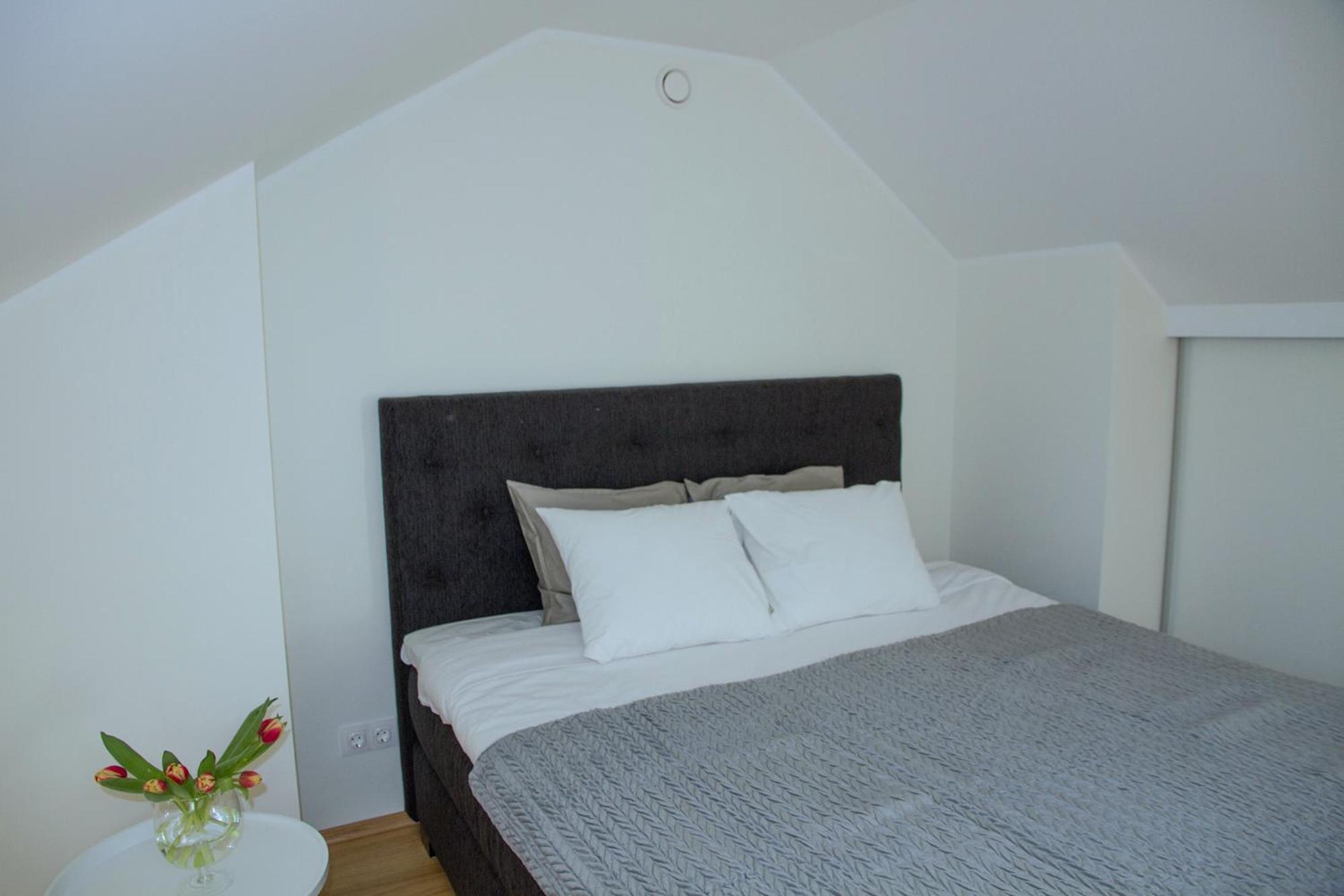 Apartment with Balcony - Photo 14