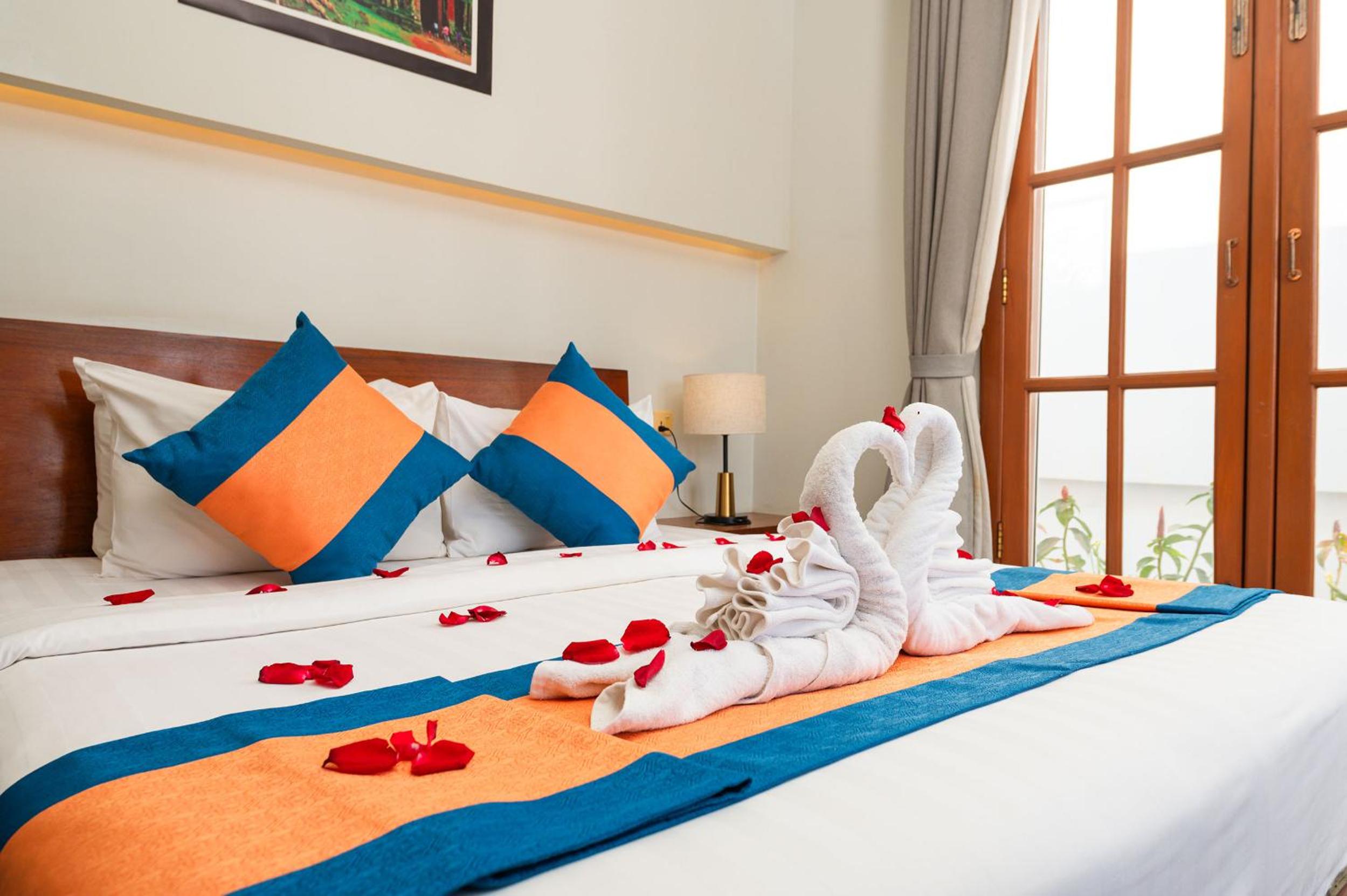 Classic Double Room with Balcony - Photo 7