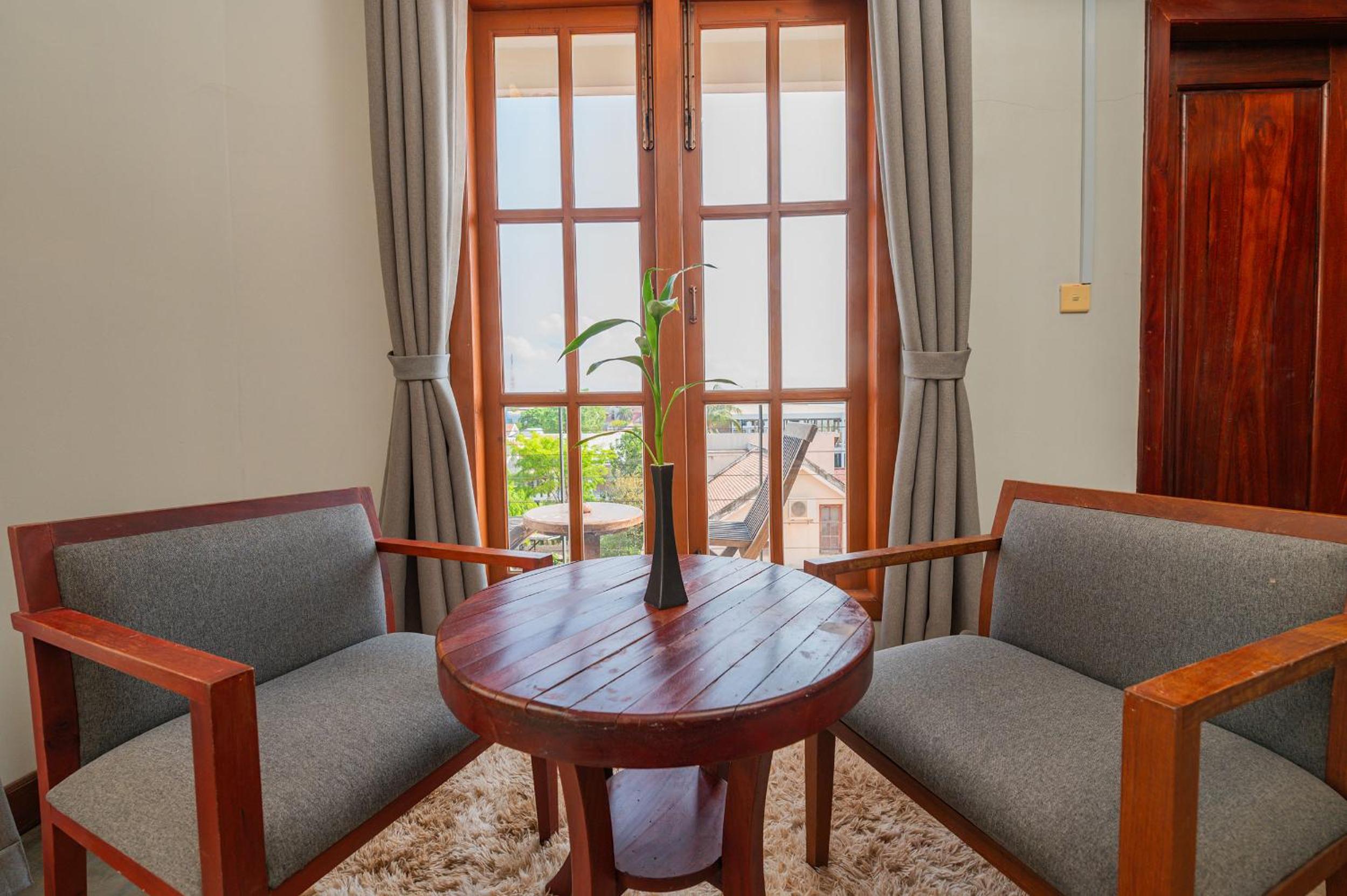 Classic Double Room with Balcony - Photo 6