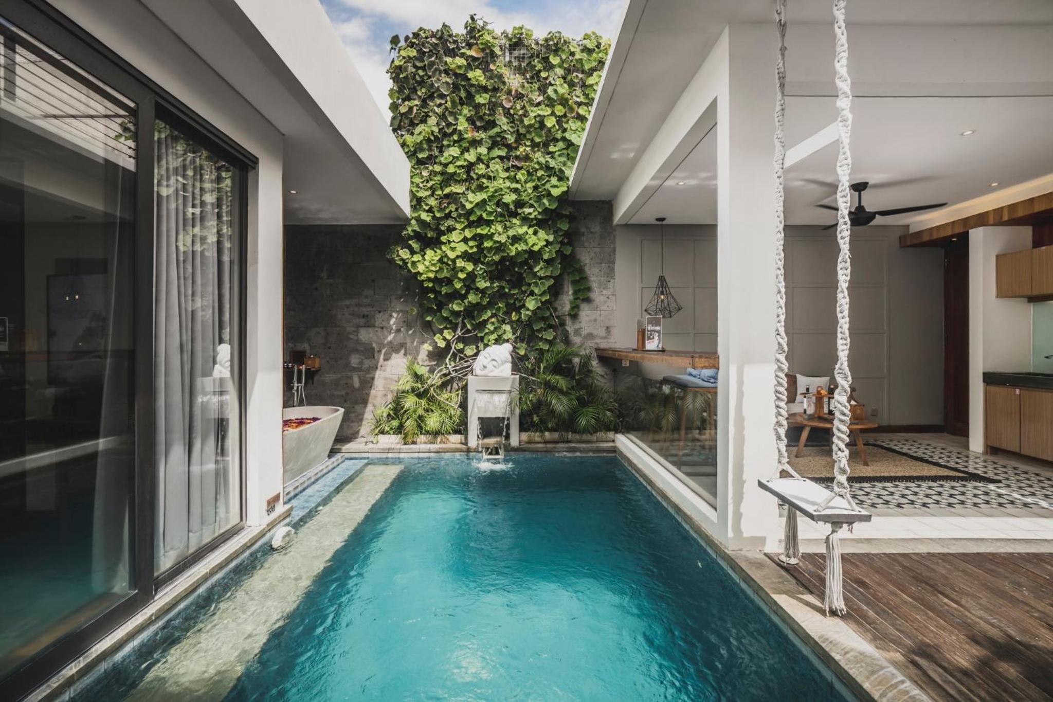 Grand One-Bedroom Villa with Private Pool & Floating Bathtub - Photo 1