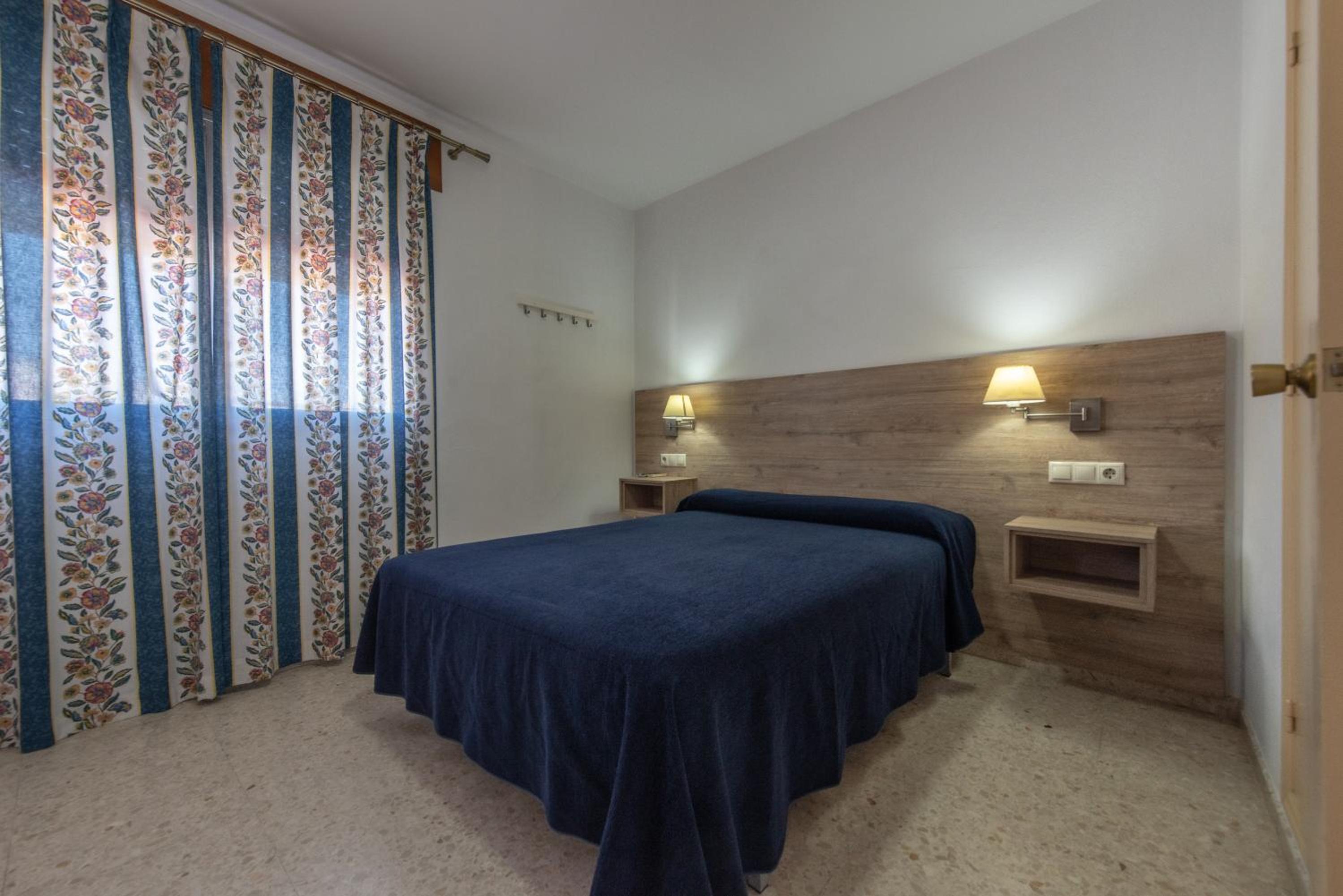 Double or Twin Room - Photo 7