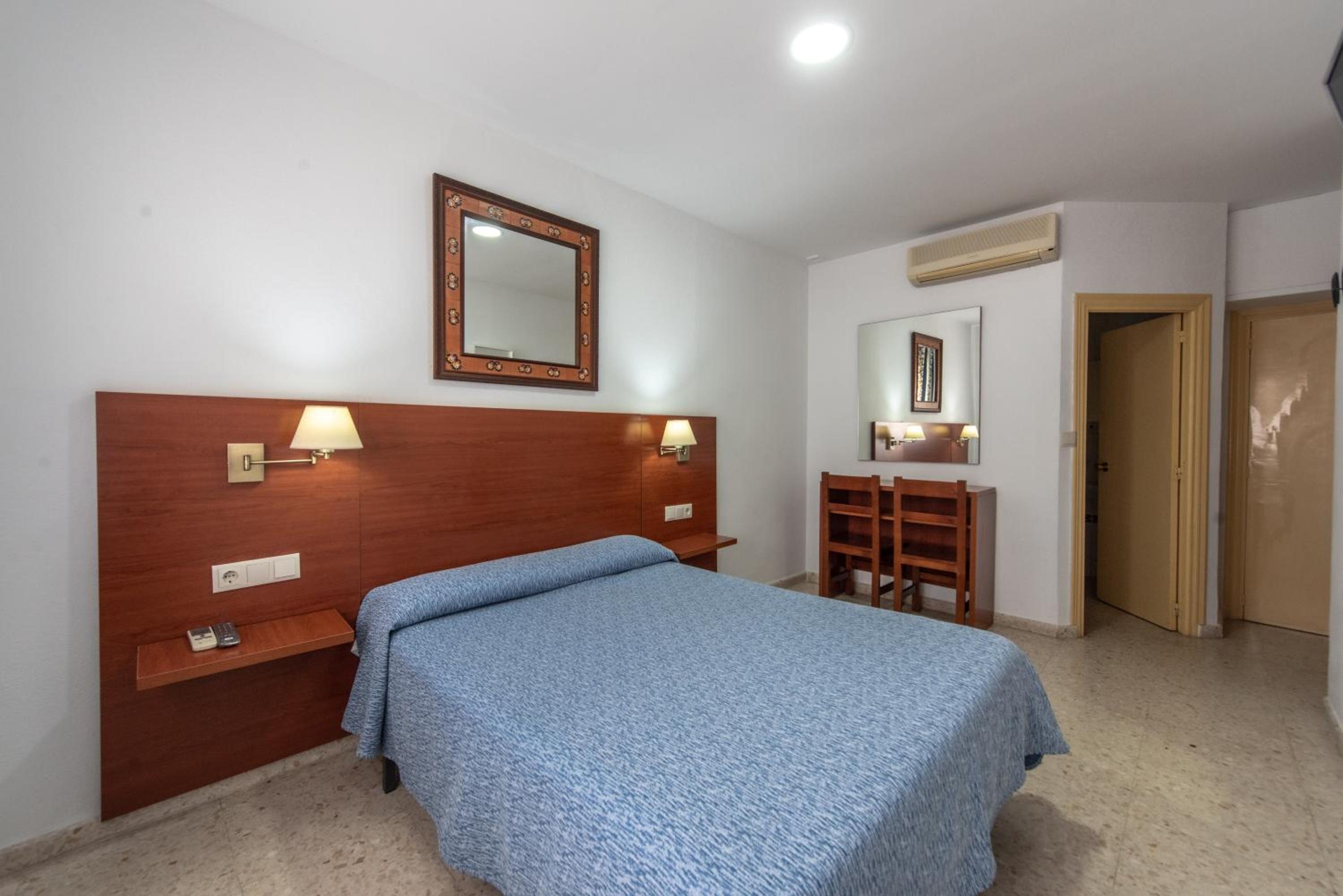 Double or Twin Room - Photo 9
