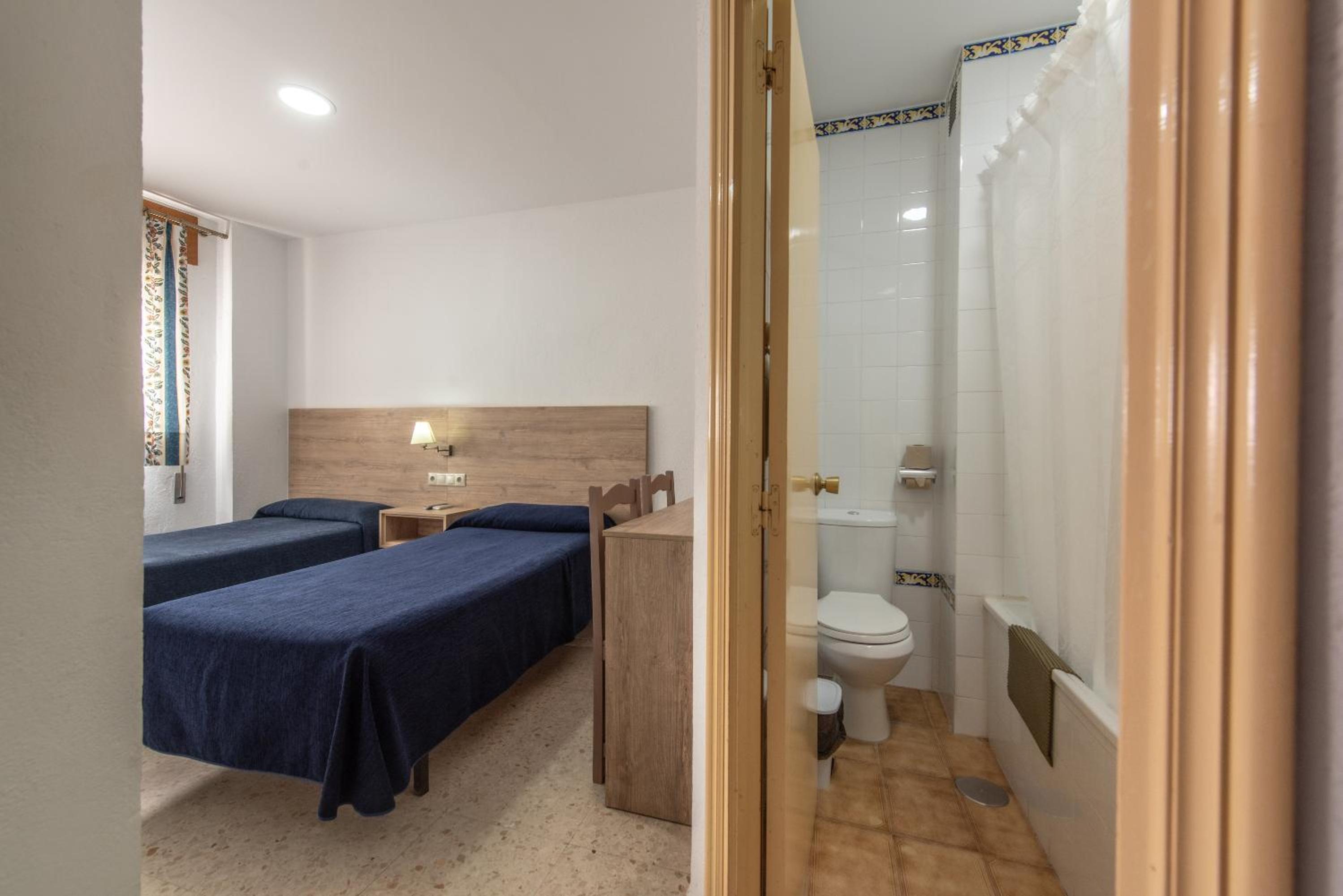Double or Twin Room - Photo 3