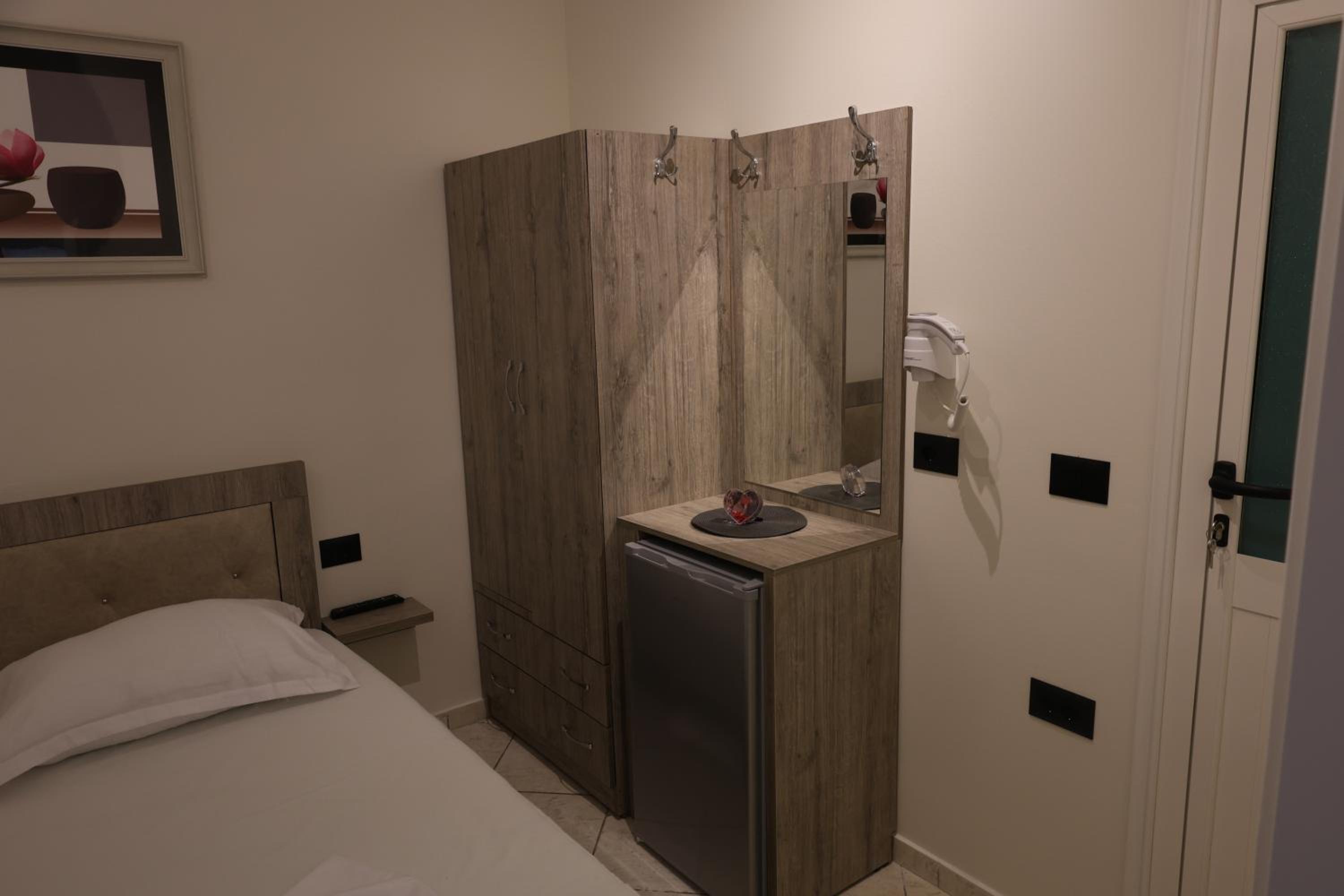 Budget Double Room photo 3