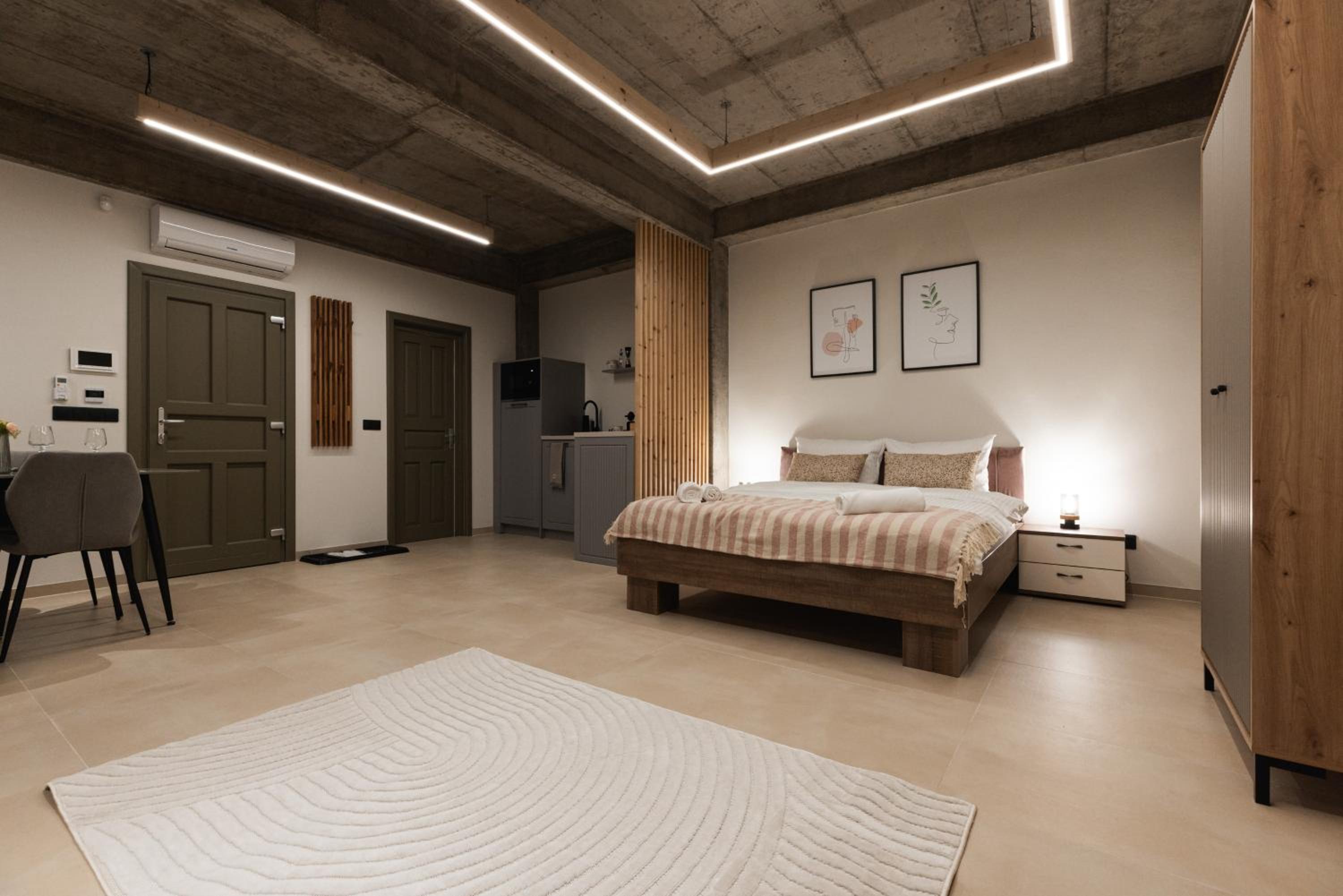 One-Bedroom Apartment