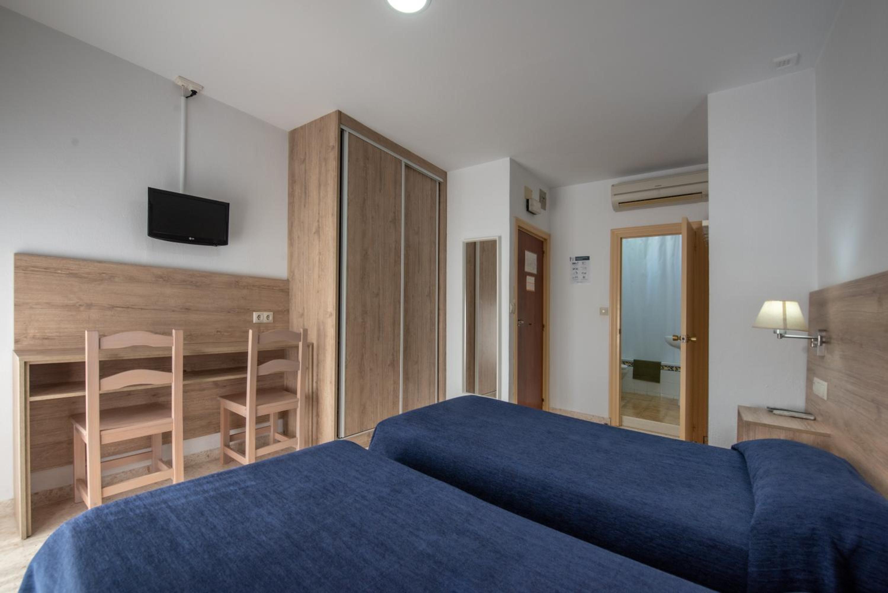 Double or Twin Room - Photo 10