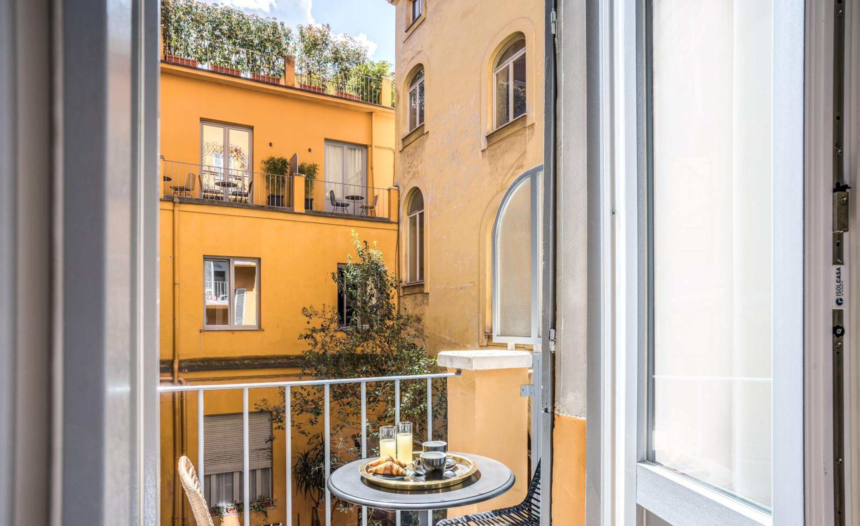 Deluxe Double Room with Balcony photo 3
