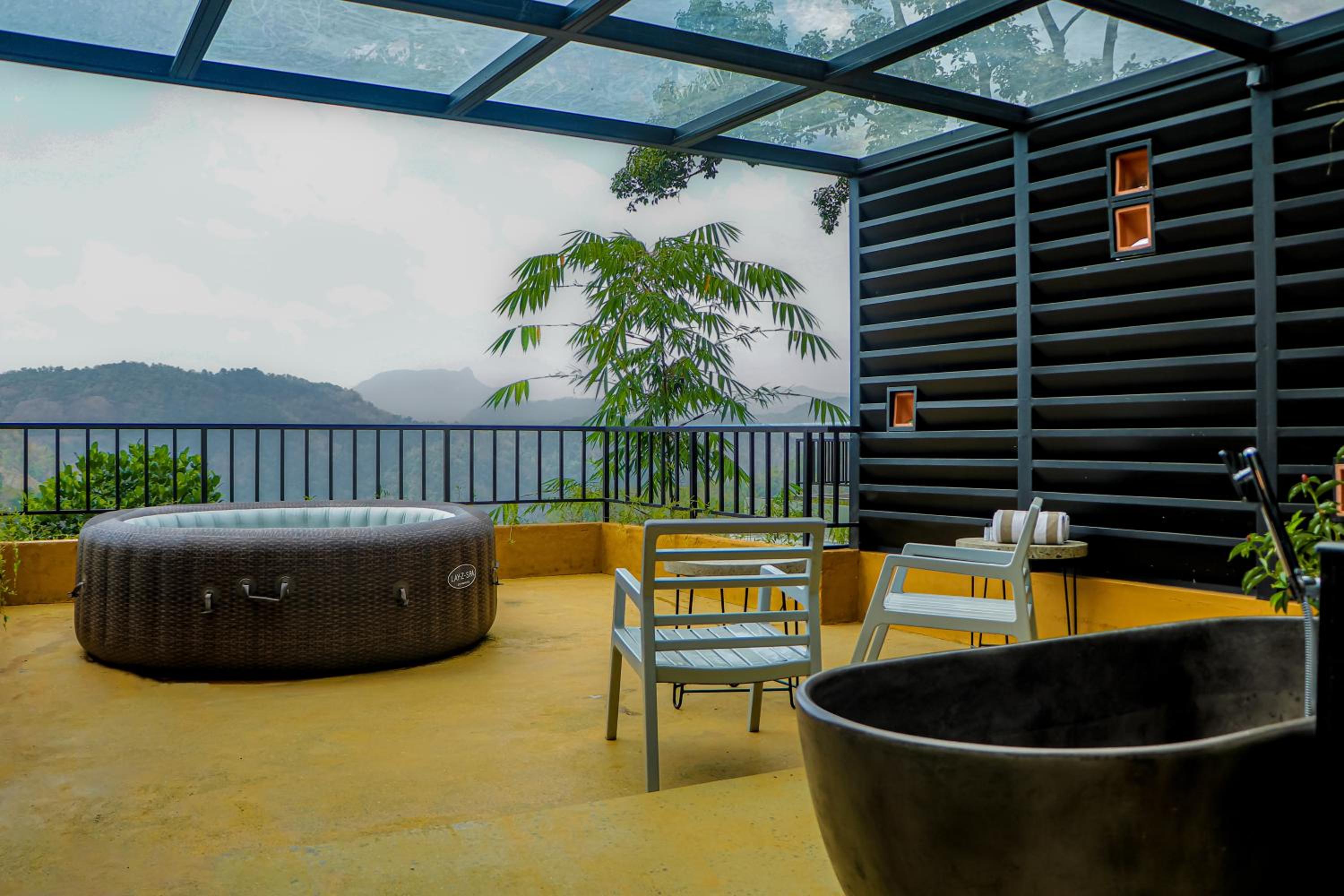 Mountain View Cottage with Jacuzzi