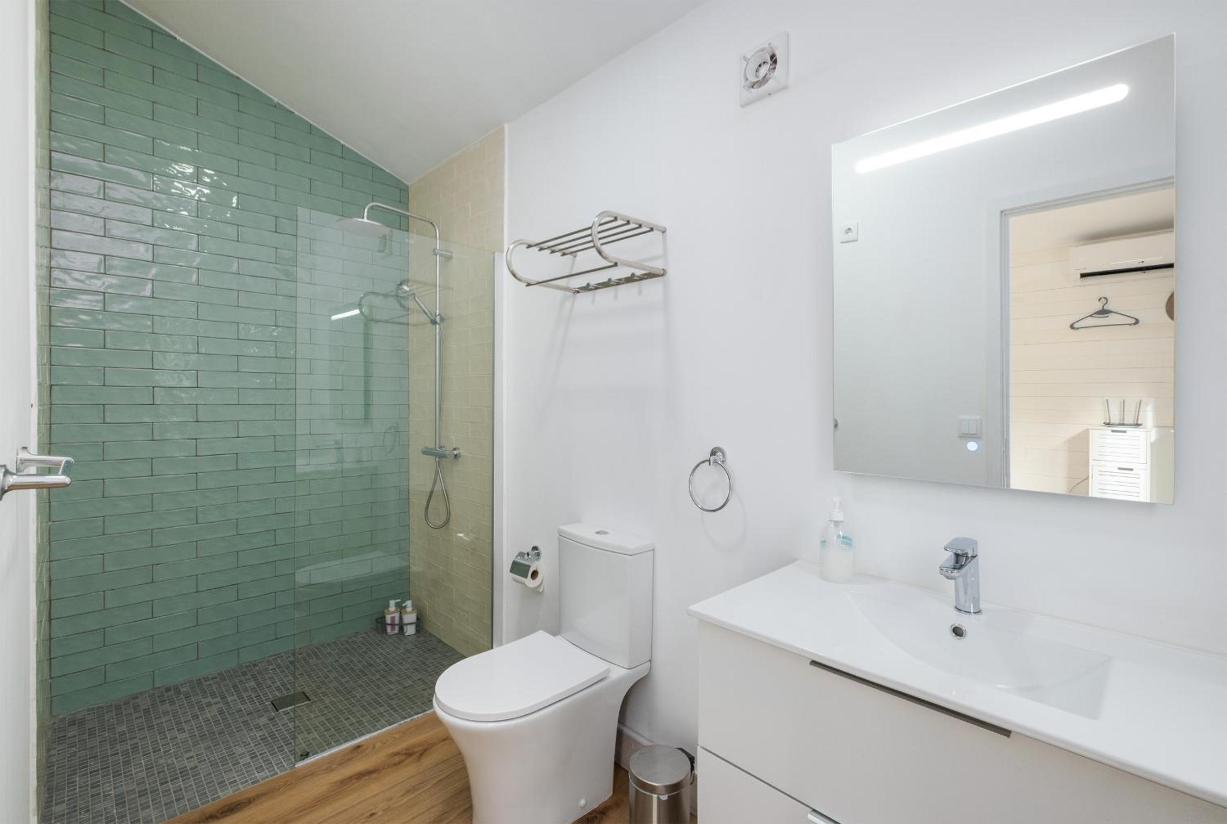 Four-Bedroom House photo 3