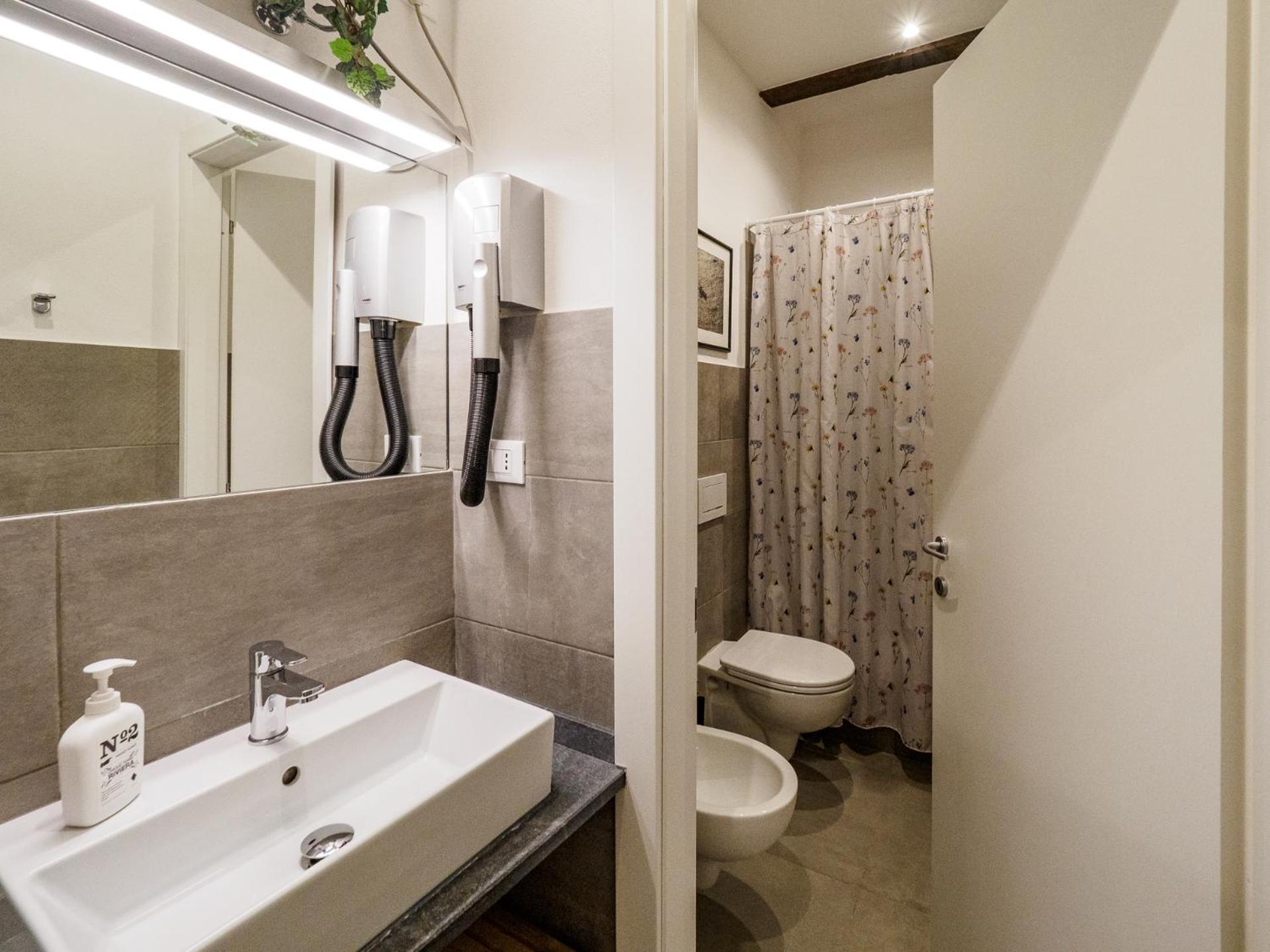 One-Bedroom Apartment - Photo 36
