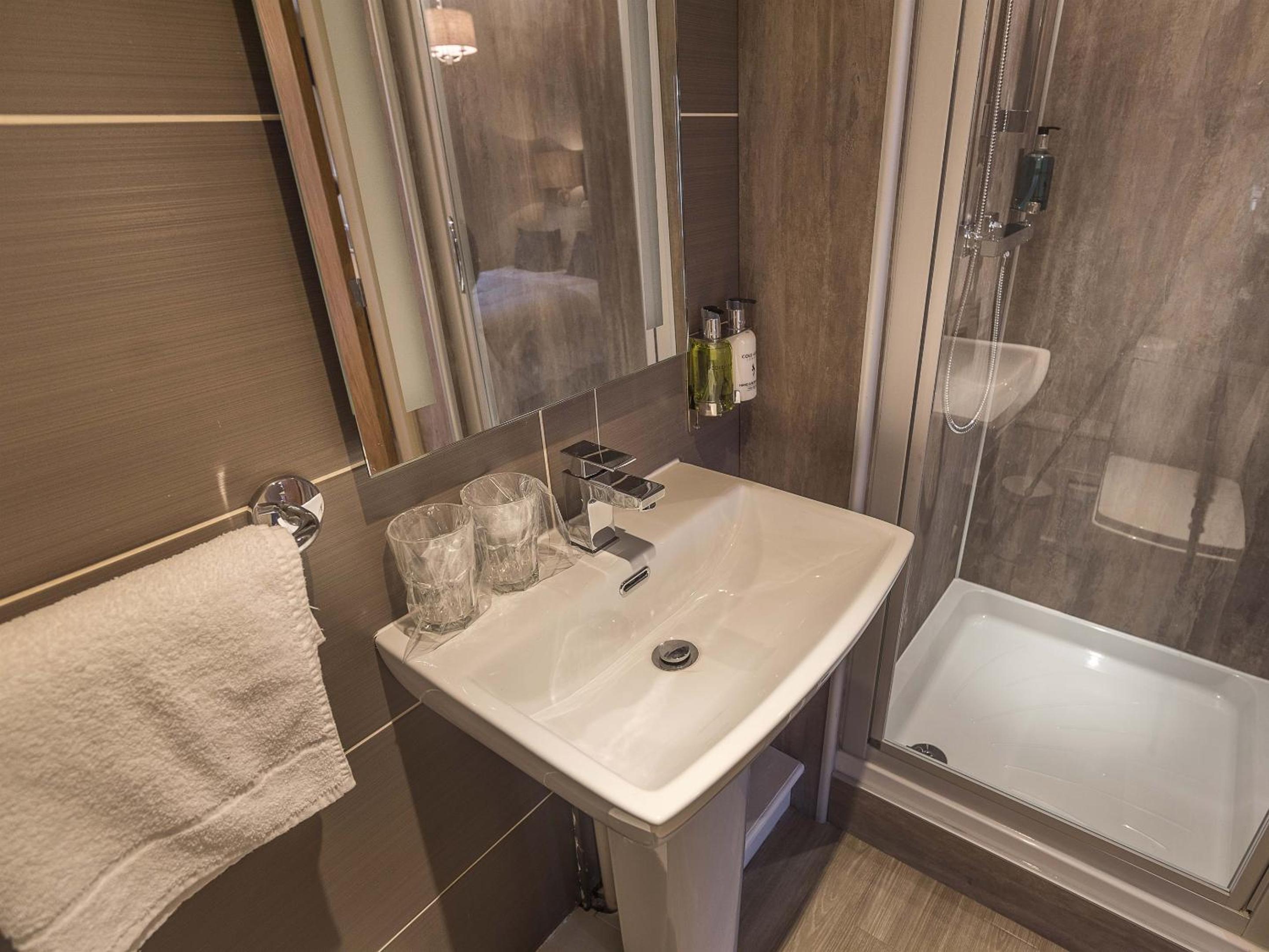 Deluxe Double Room with Shower photo 3