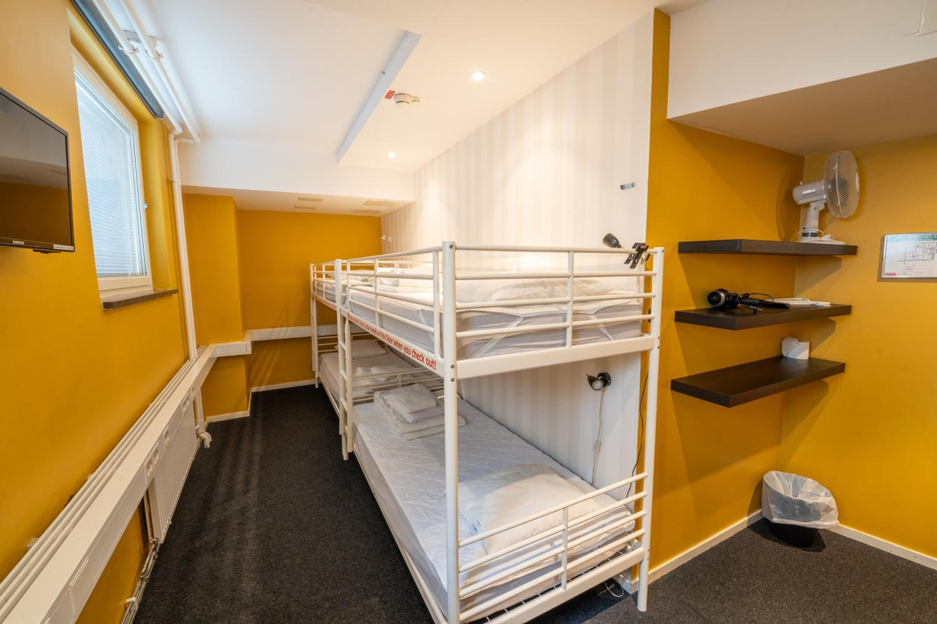 Superior Quadruple Room with Private Bathroom