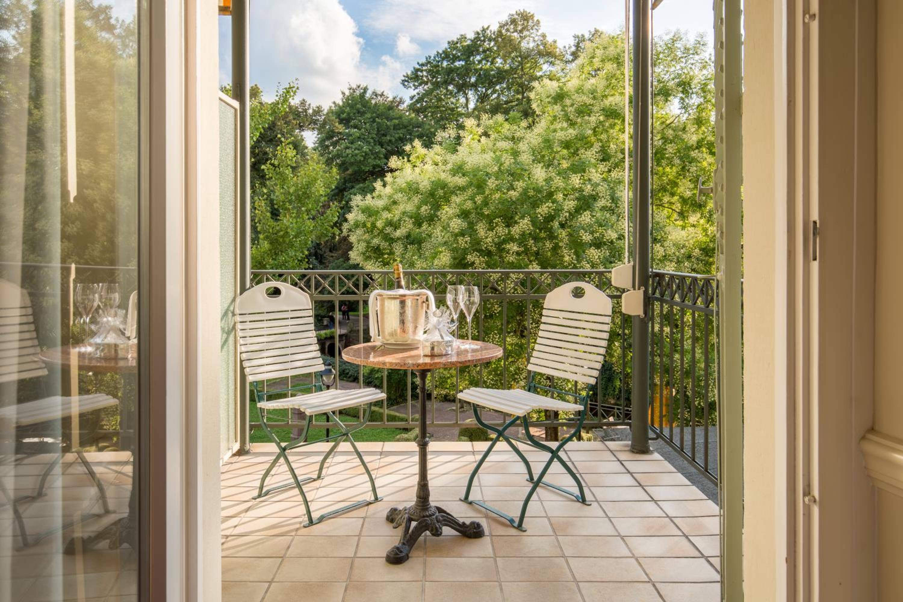 Premium Double Room with Park View - Photo 3