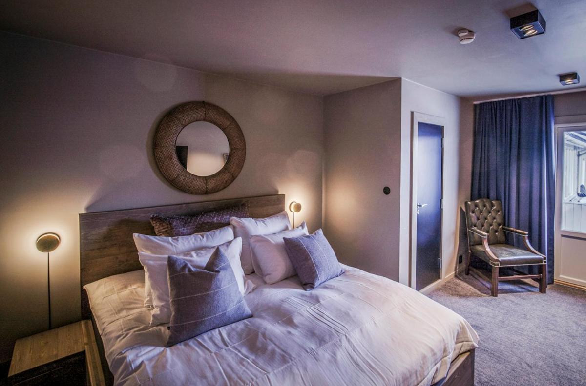 Suite - Photo 1
