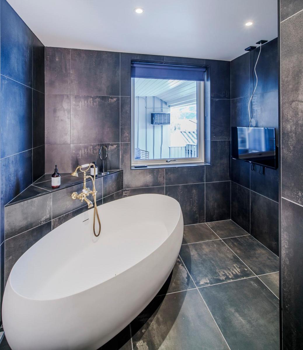 Suite - Photo 13