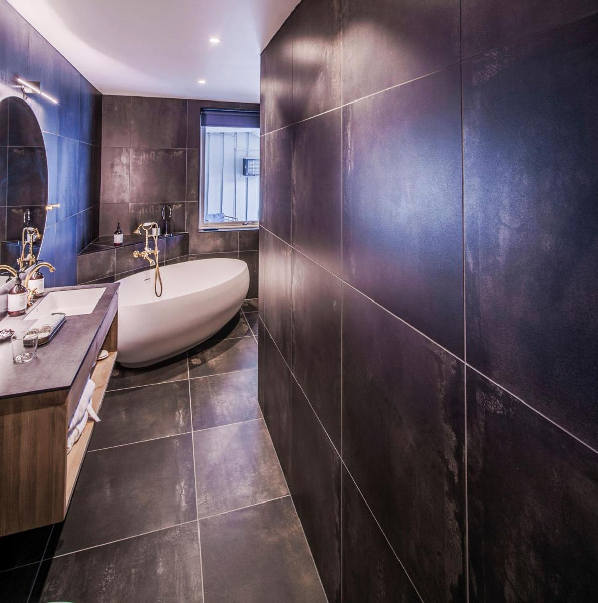 Suite - Photo 15
