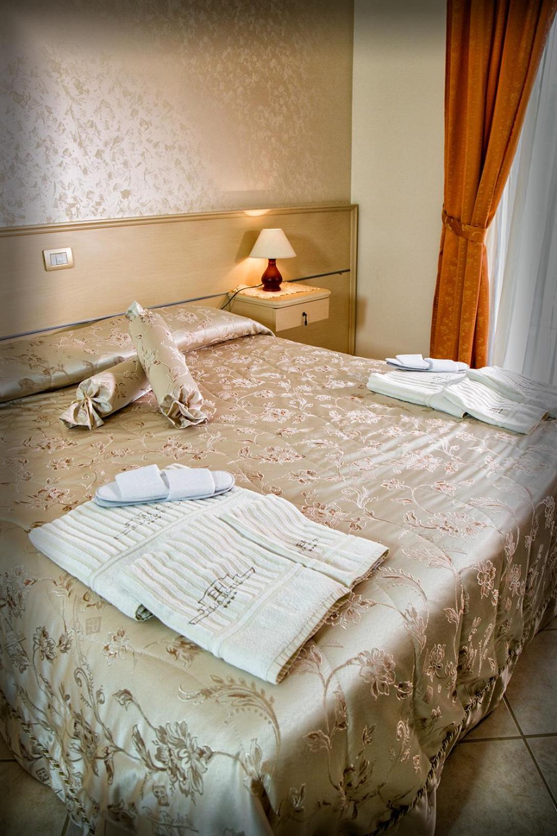 King Room with Spa Bath photo 2