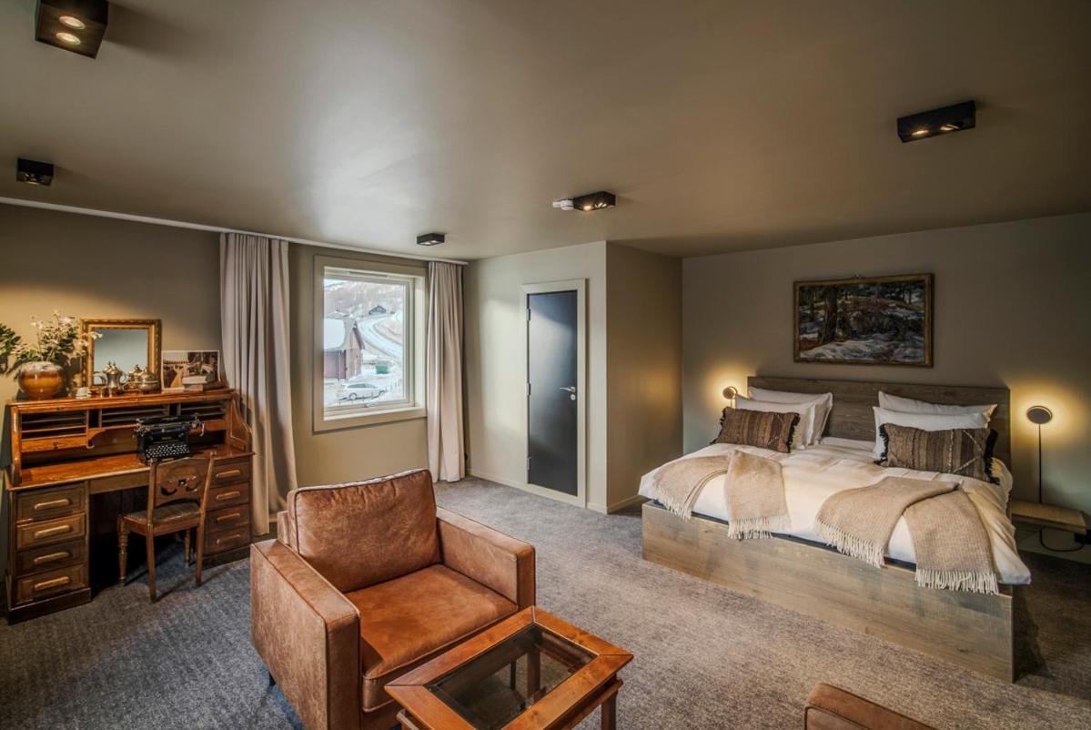 Suite - Photo 18
