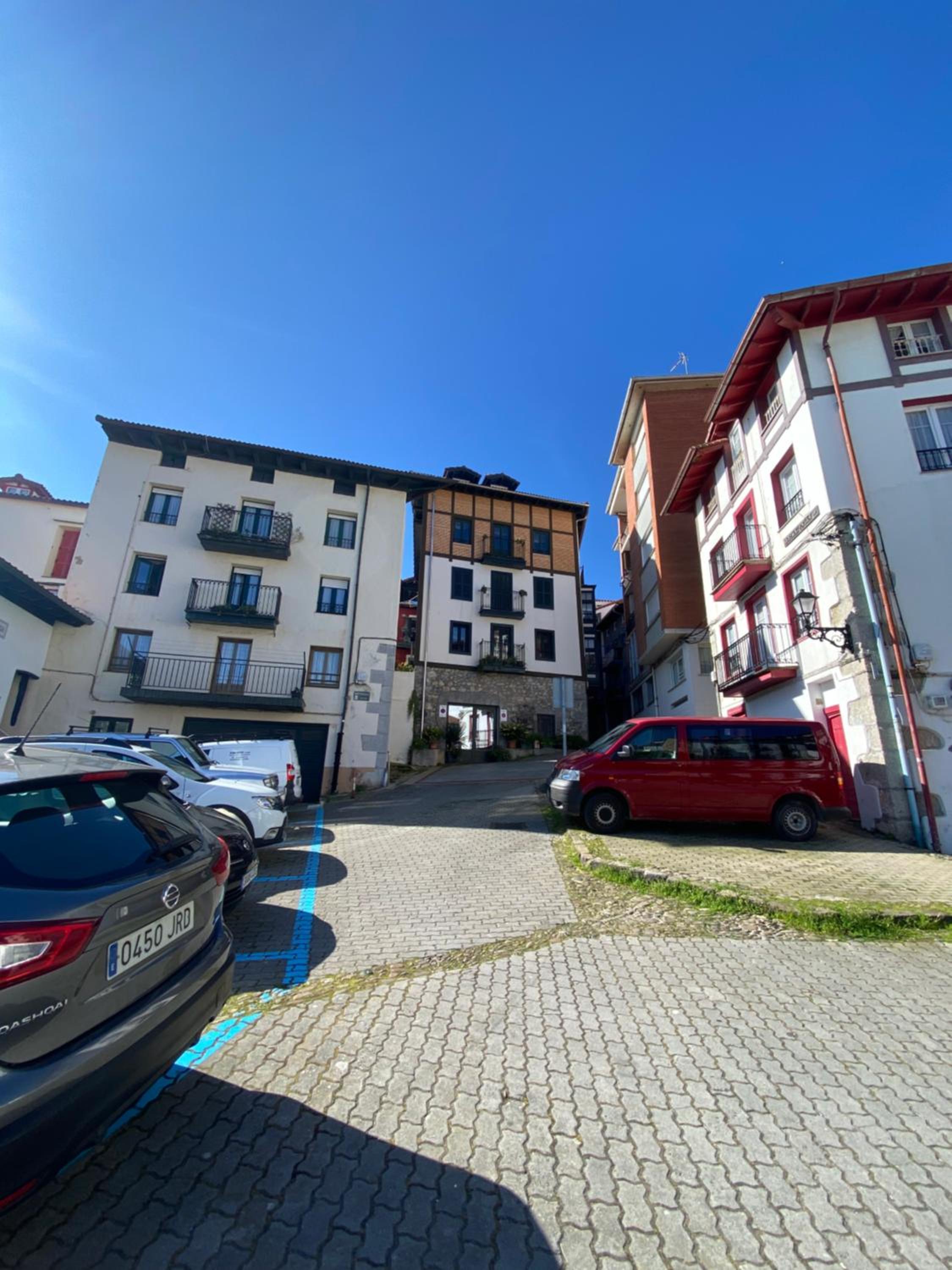 Apartment with Terrace - Photo 22