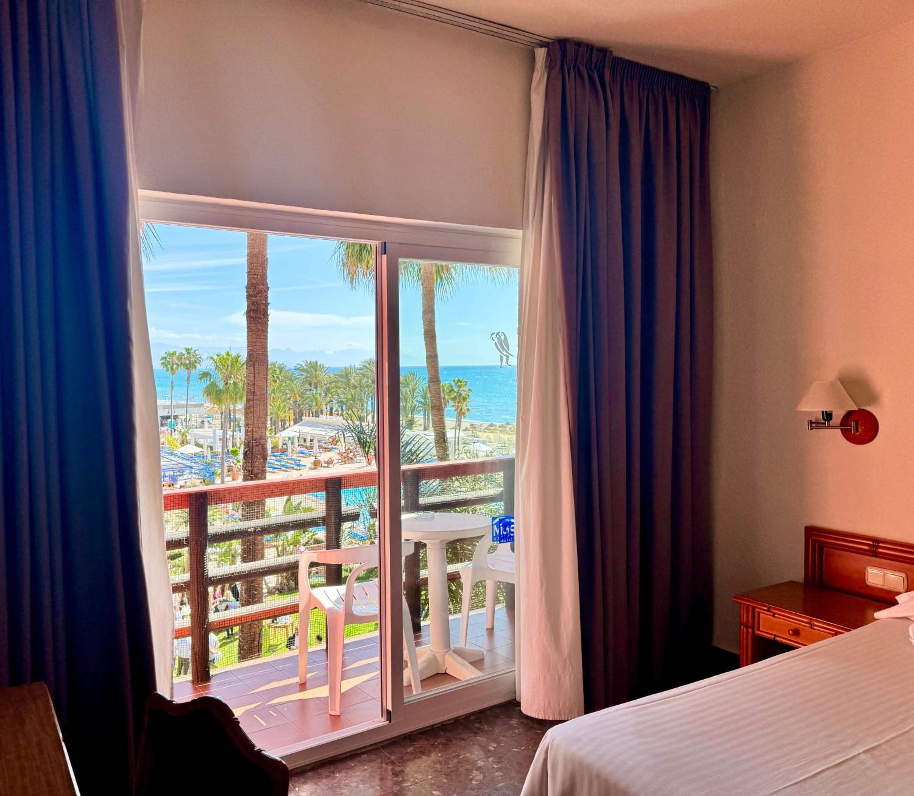 Double or Twin Room with Partial Sea View - Photo 3