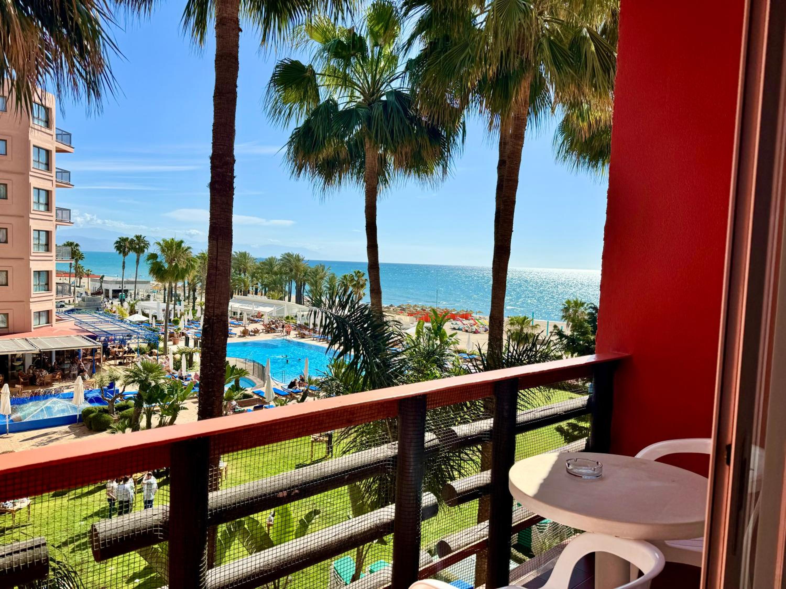 Double or Twin Room with Partial Sea View - Photo 2