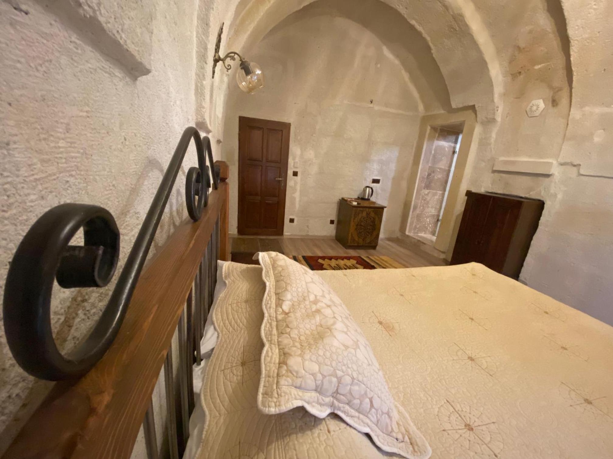 Double Room with Terrace - Photo 8