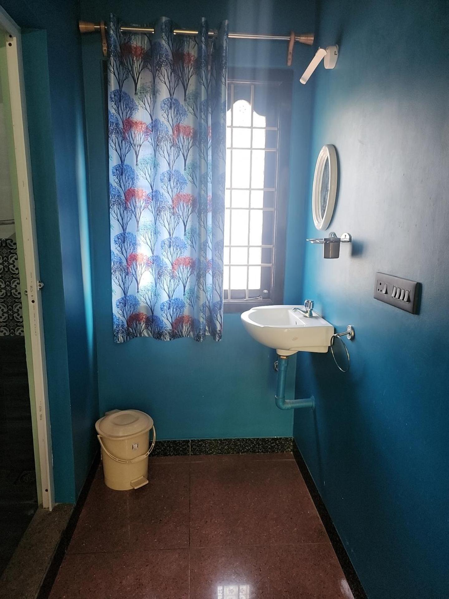 Standard Double Room - Photo 17
