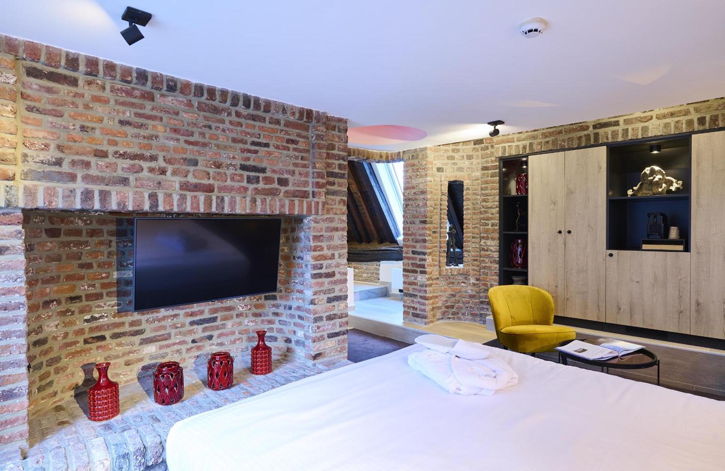 Deluxe Suite with Spa Bath