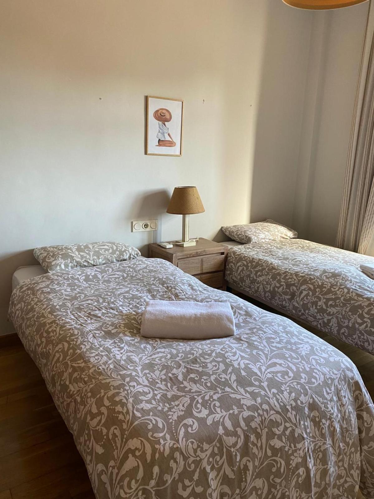 Apartamento de Tres Habitaciones - Frente al Mar
