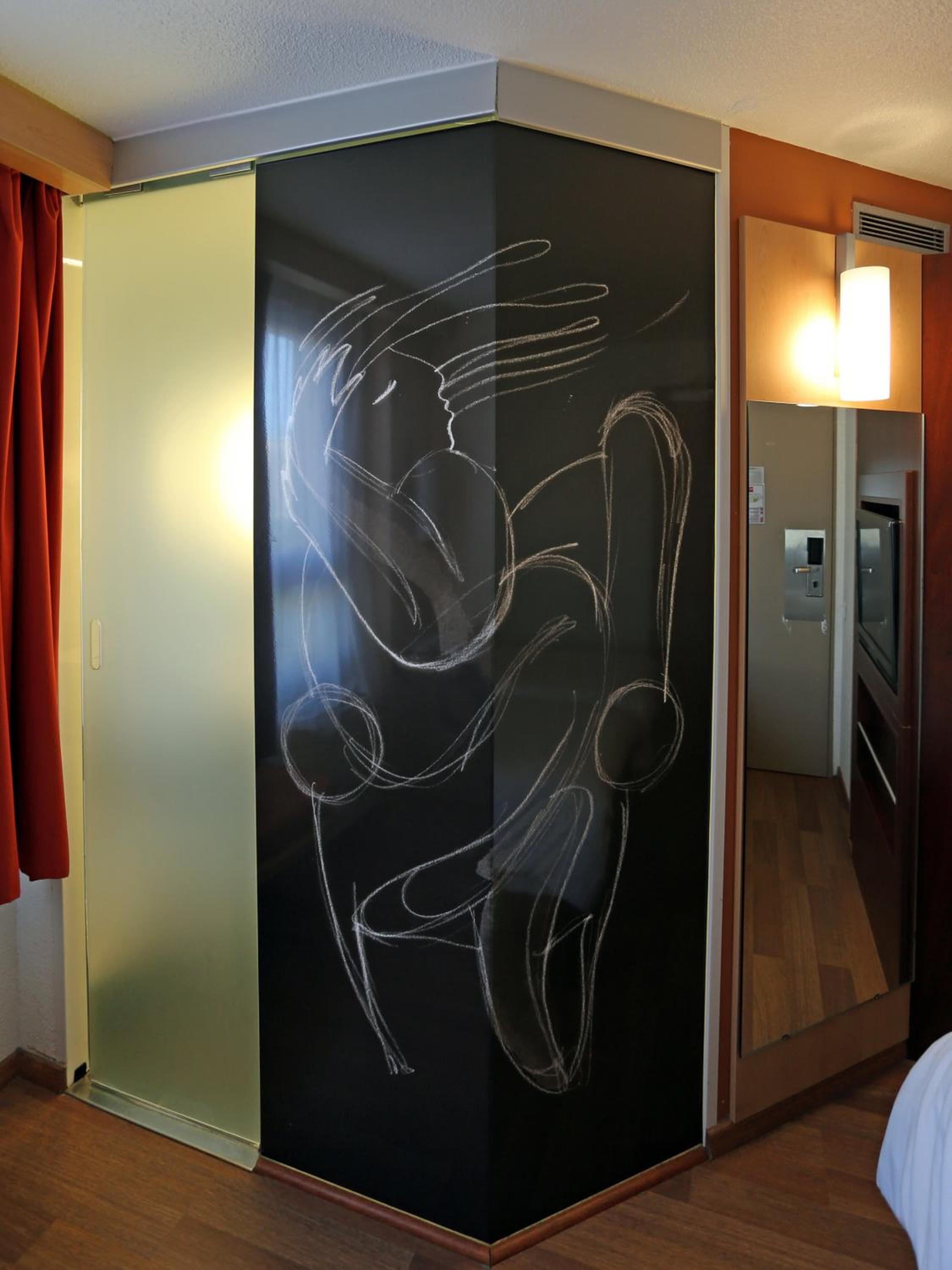 Standard Twin Room - Photo 2