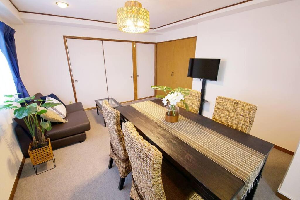 Three-Bedroom Apartment photo 2