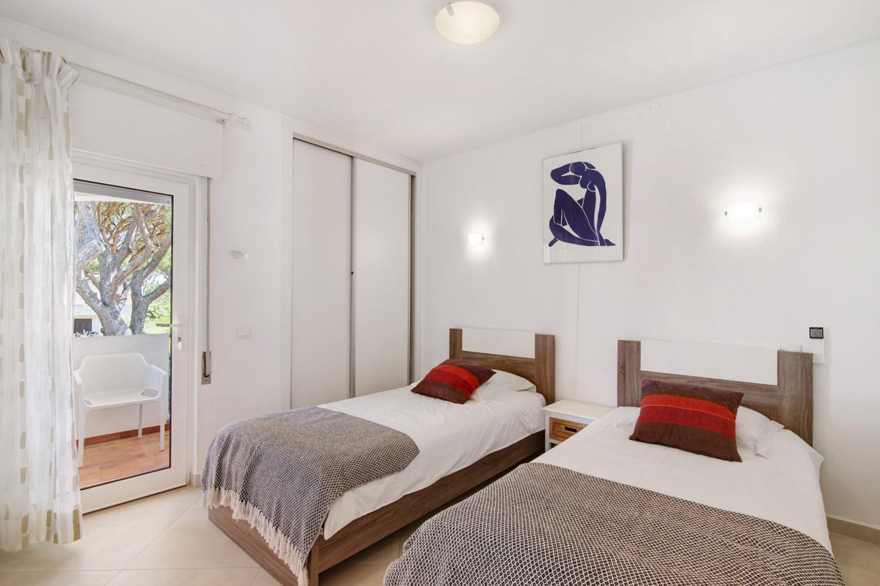 Three-Bedroom House photo 3