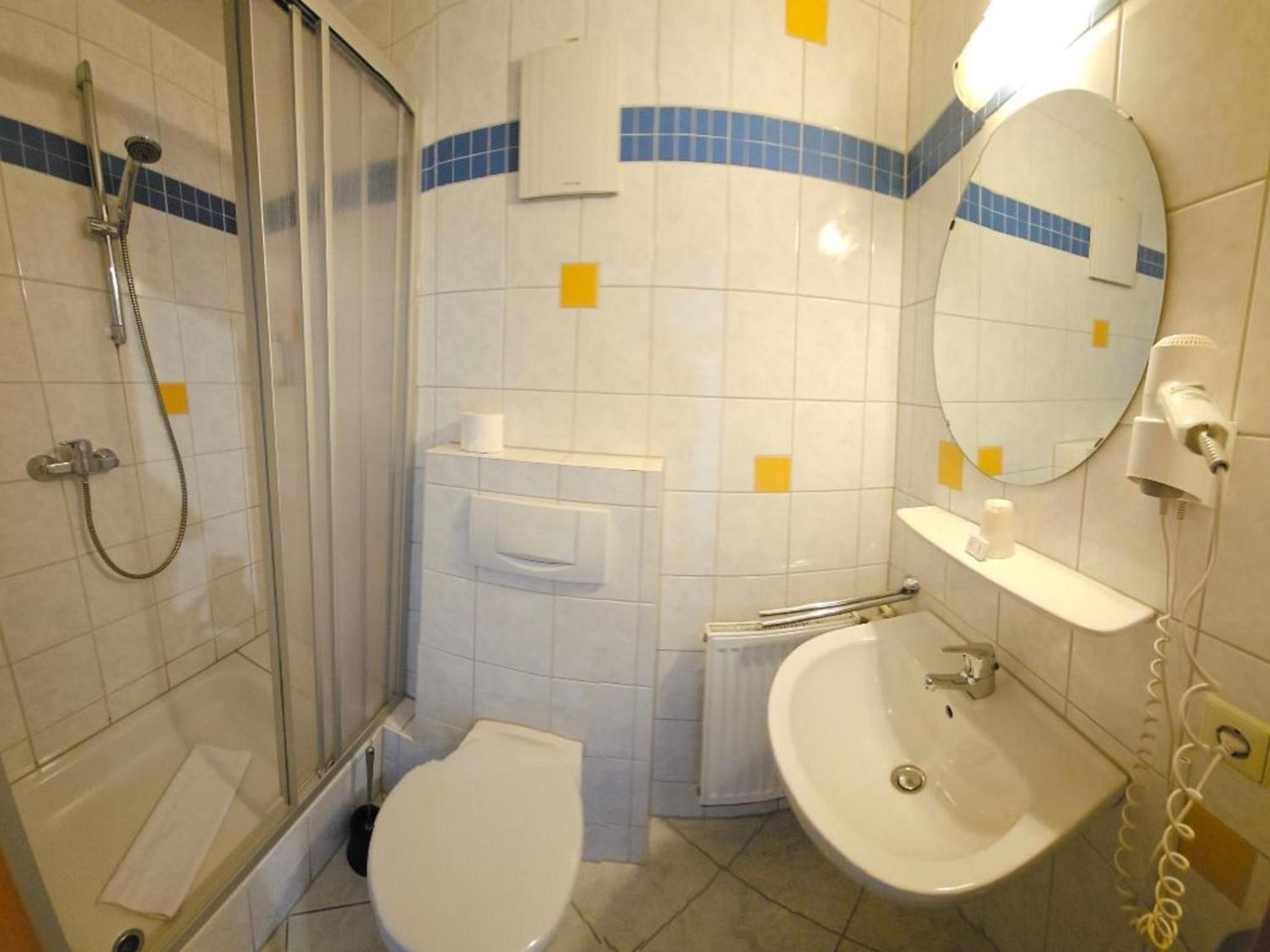 Single Room photo 3