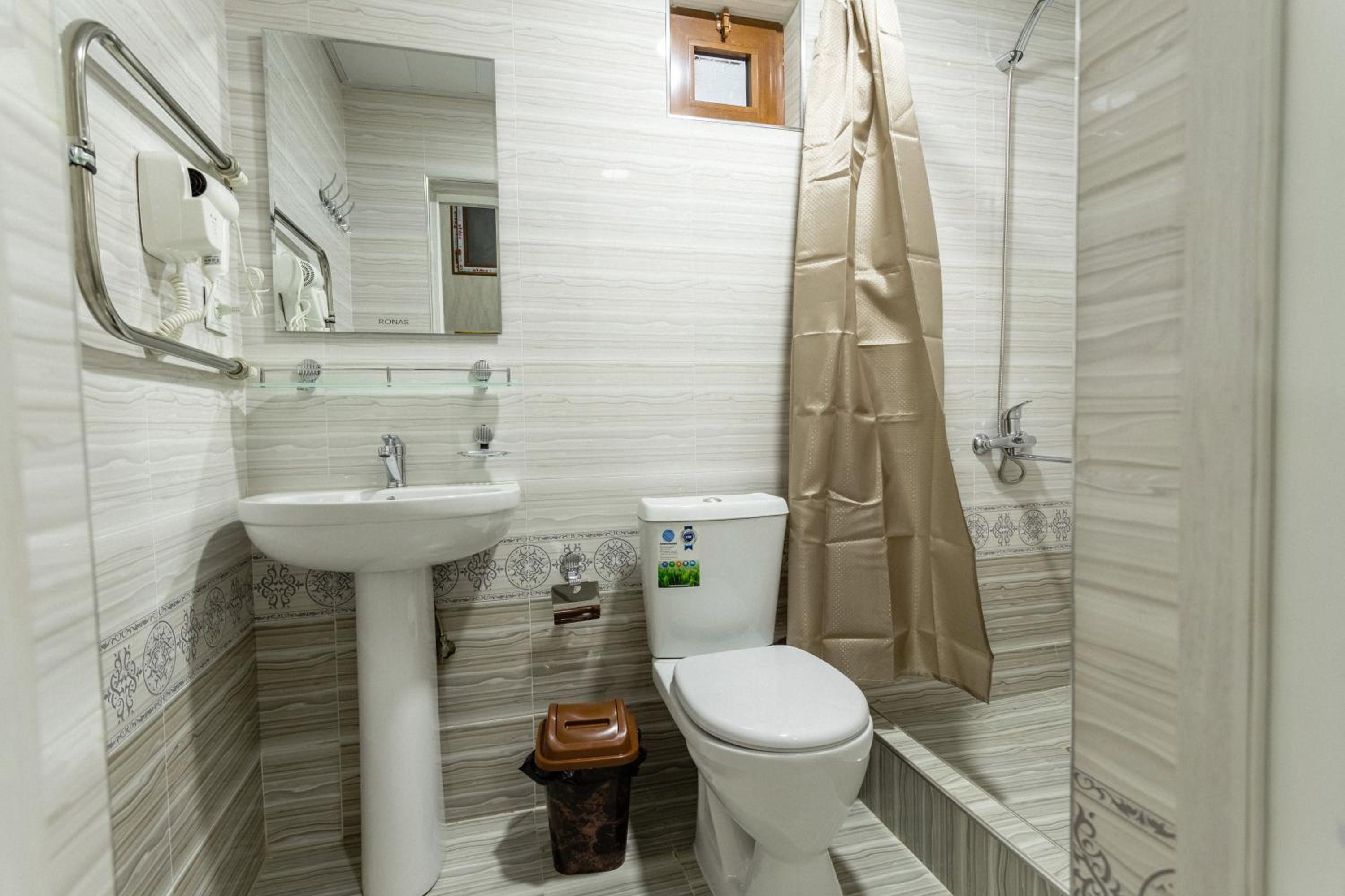 Double Room - Photo 2