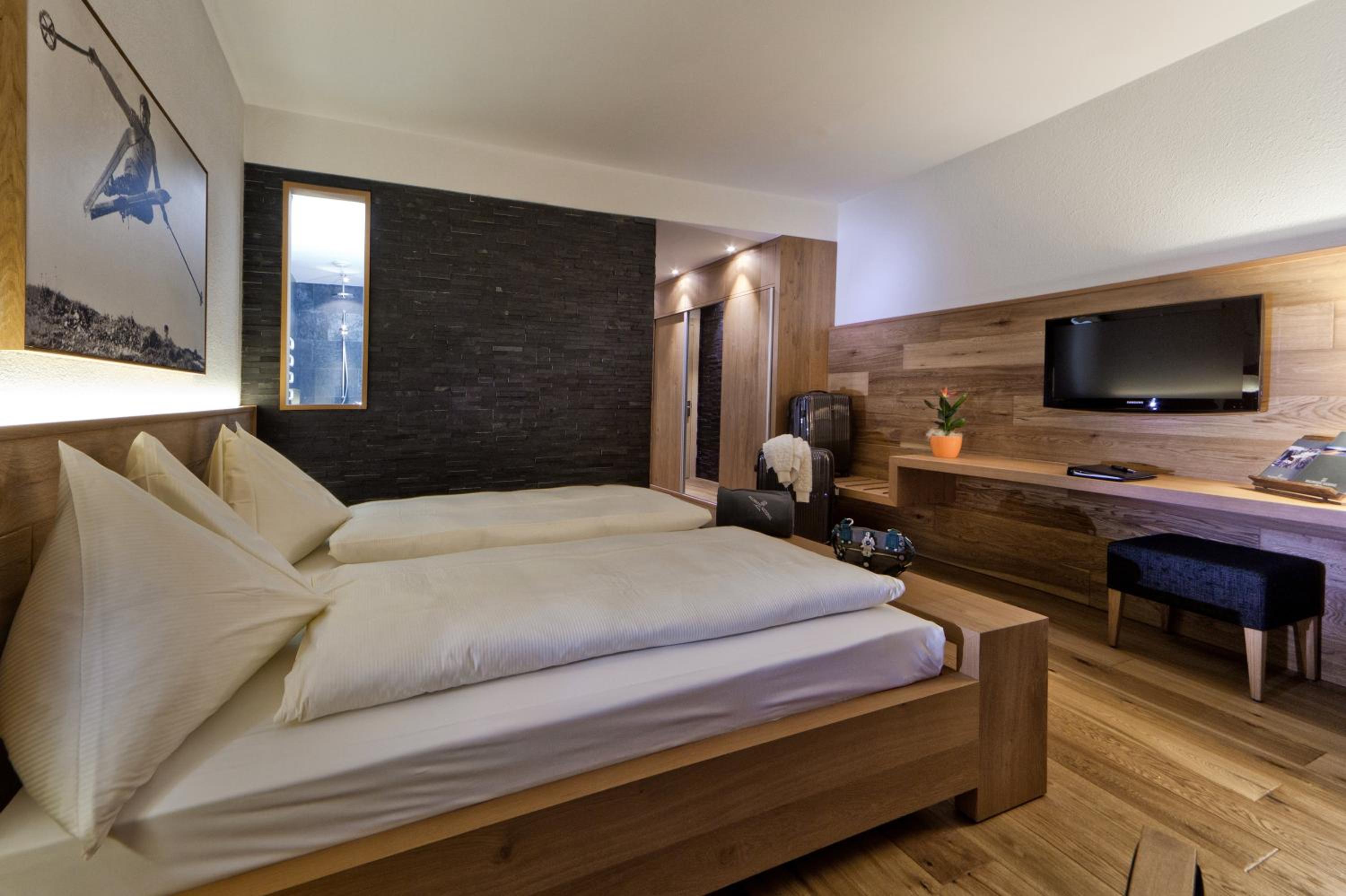 Deluxe Double Room with Balcony photo 2