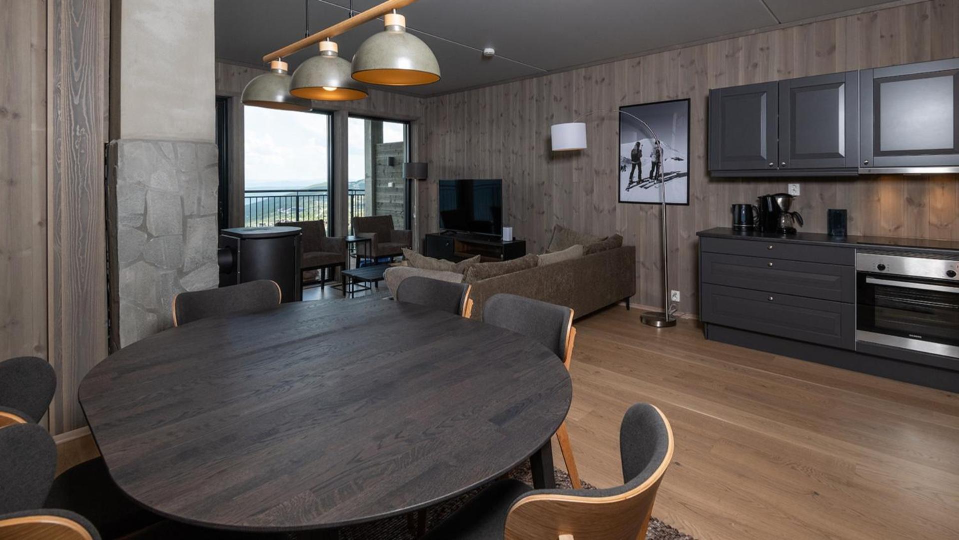Three-Bedroom Apartment with Mountain View photo 2