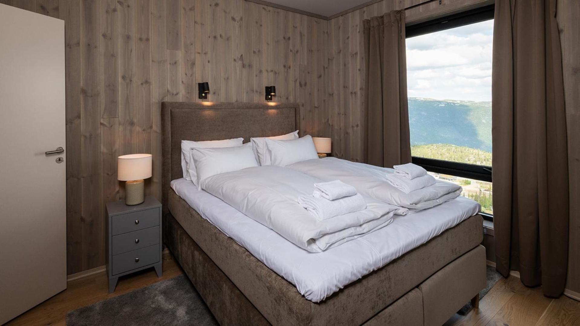 Three-Bedroom Apartment With Balcony photo 1