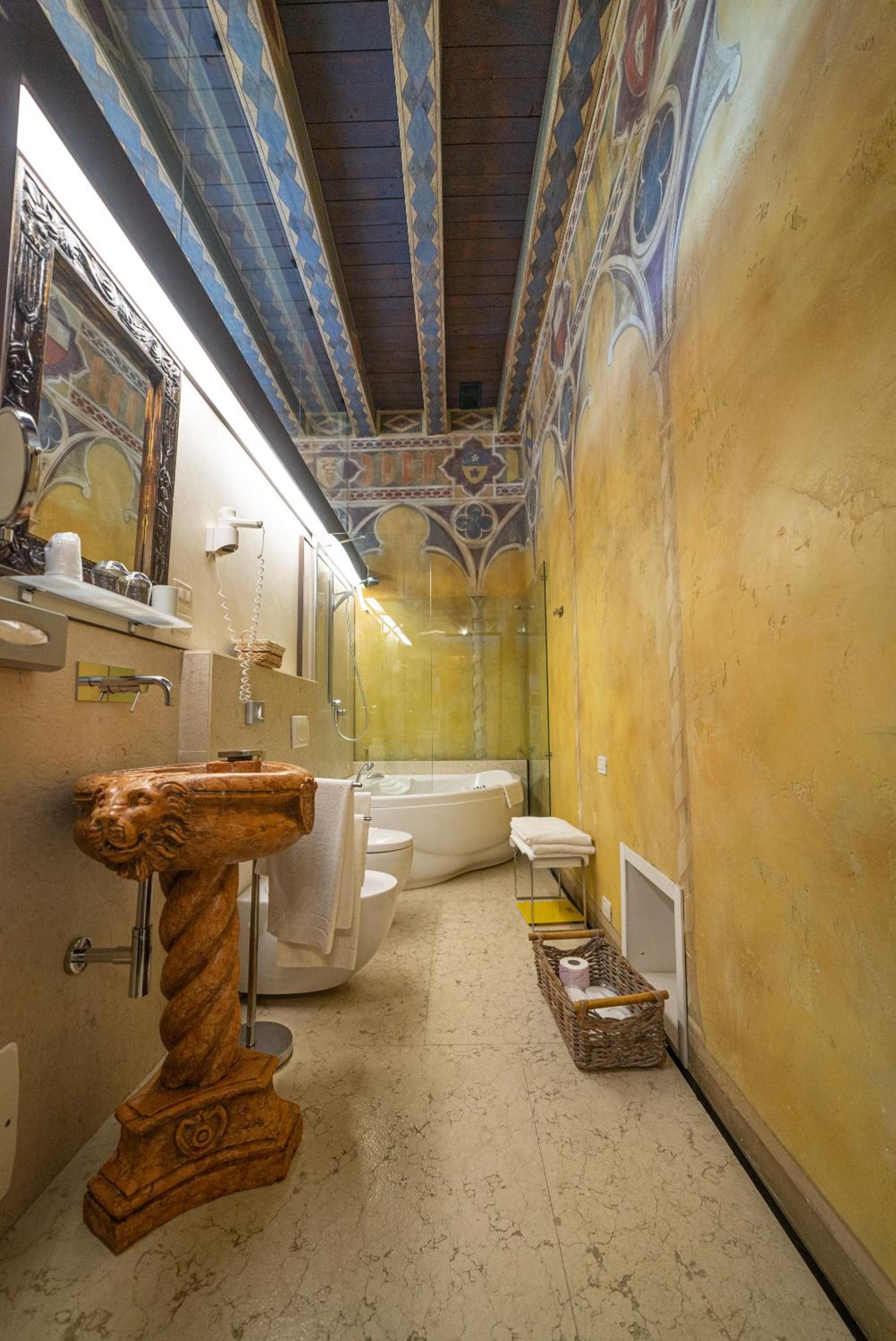 Royal Suite - Photo 8